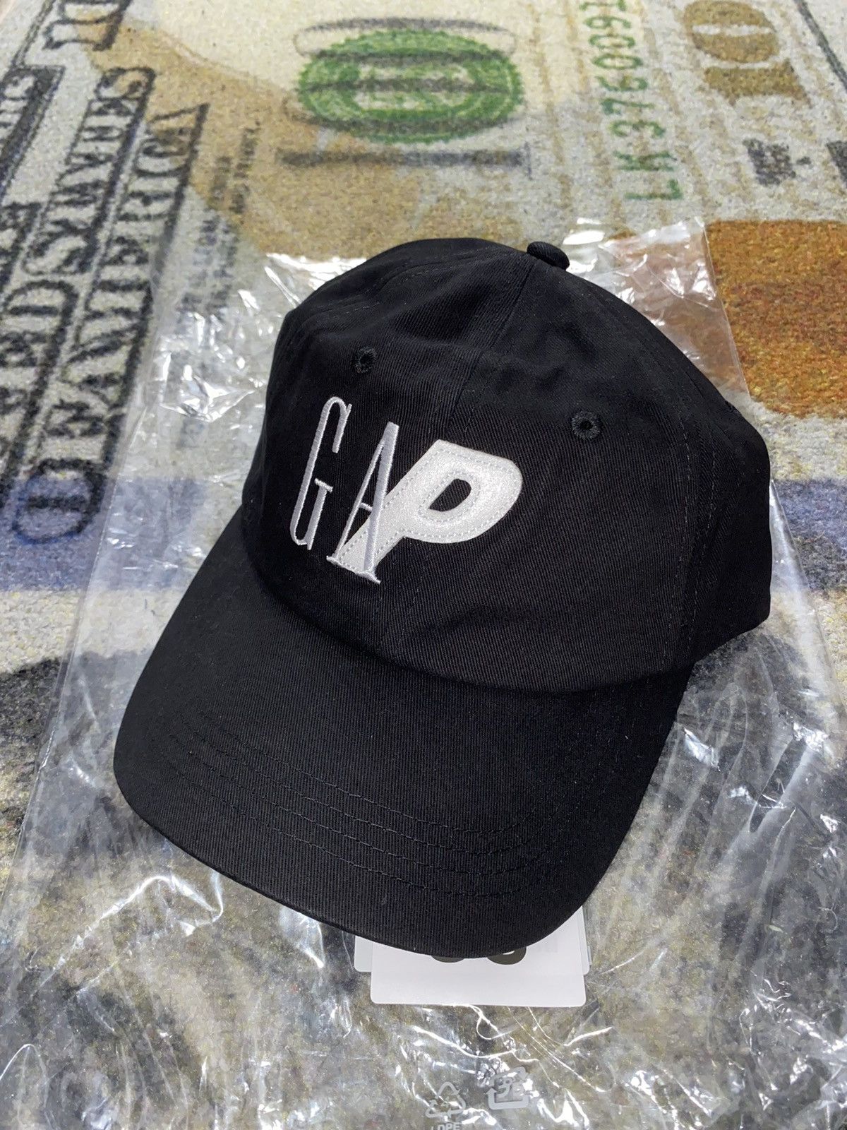 image of Gap Logo 6-Panel in Black, Men's
