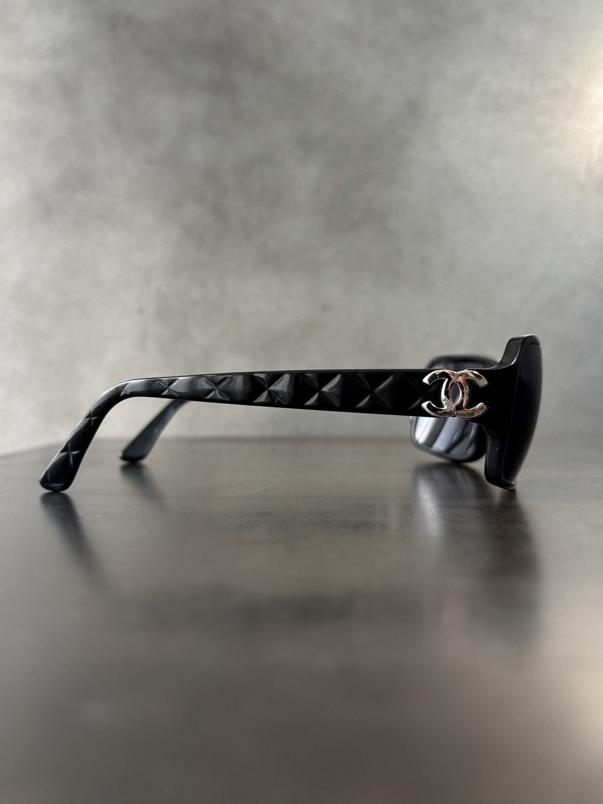 Chanel 2000s Vintage Chanel Sunglasses 5050 Y2K Quilted Double-C Size ONE SIZE - 6 Thumbnail