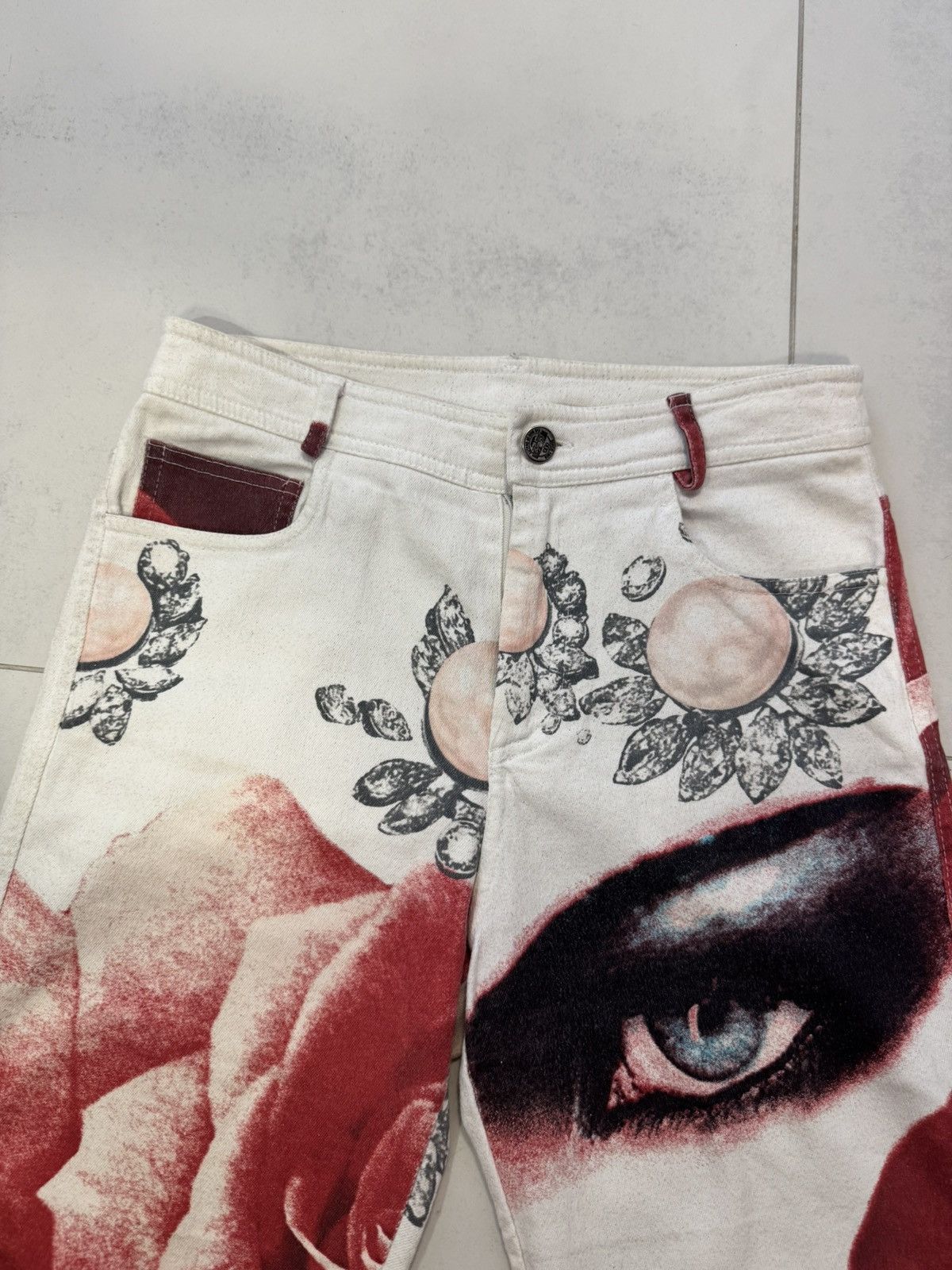 Alexander McQueen Alexander McQueen 90s Vintage Face Print Jeans Size 28" / US 6 / IT 42 - 5 Thumbnail