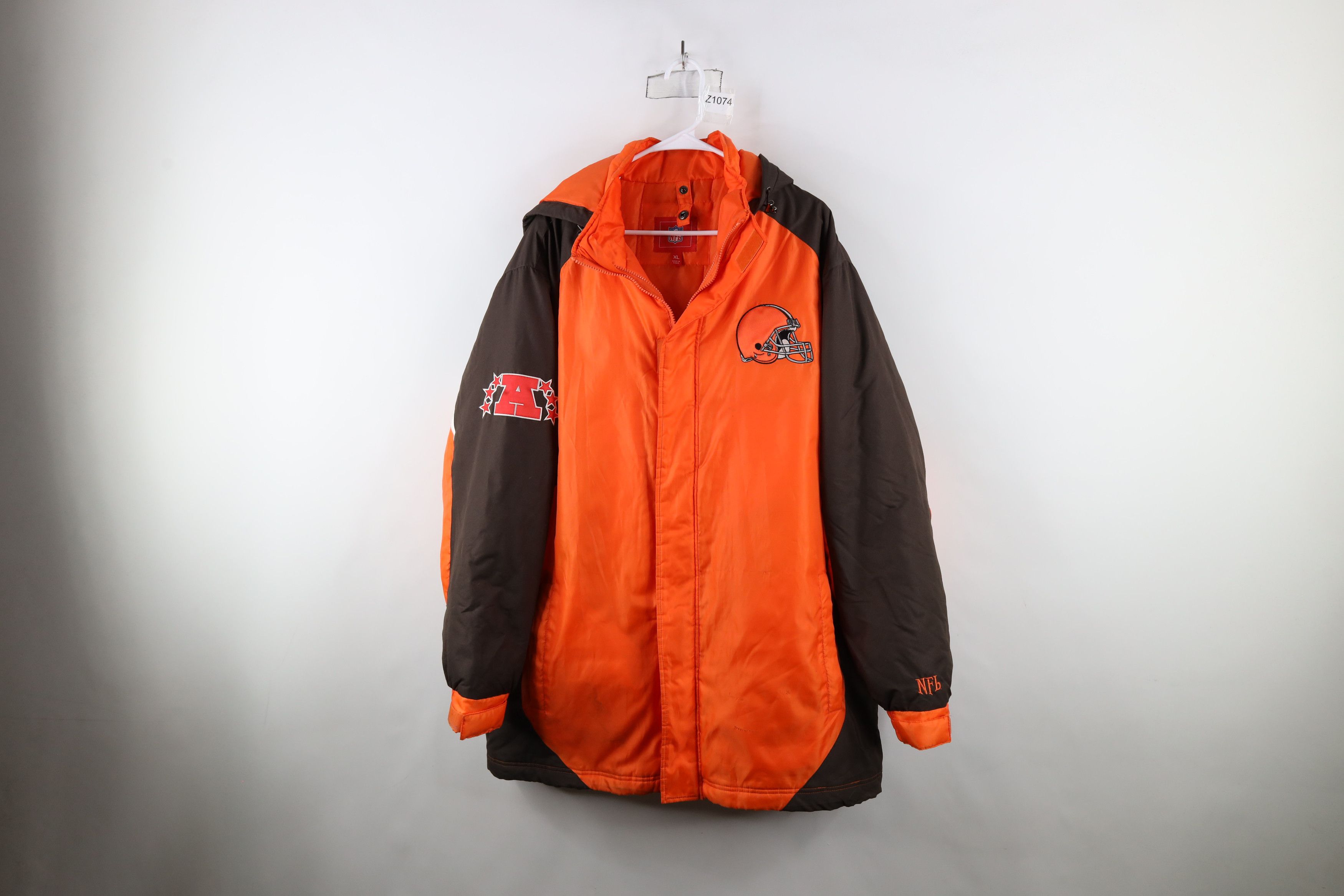 Vintage Vintage 90s Cleveland Browns Football Hooded Jacket Size US XL / EU 56 / 4 - 1 Thumbnail