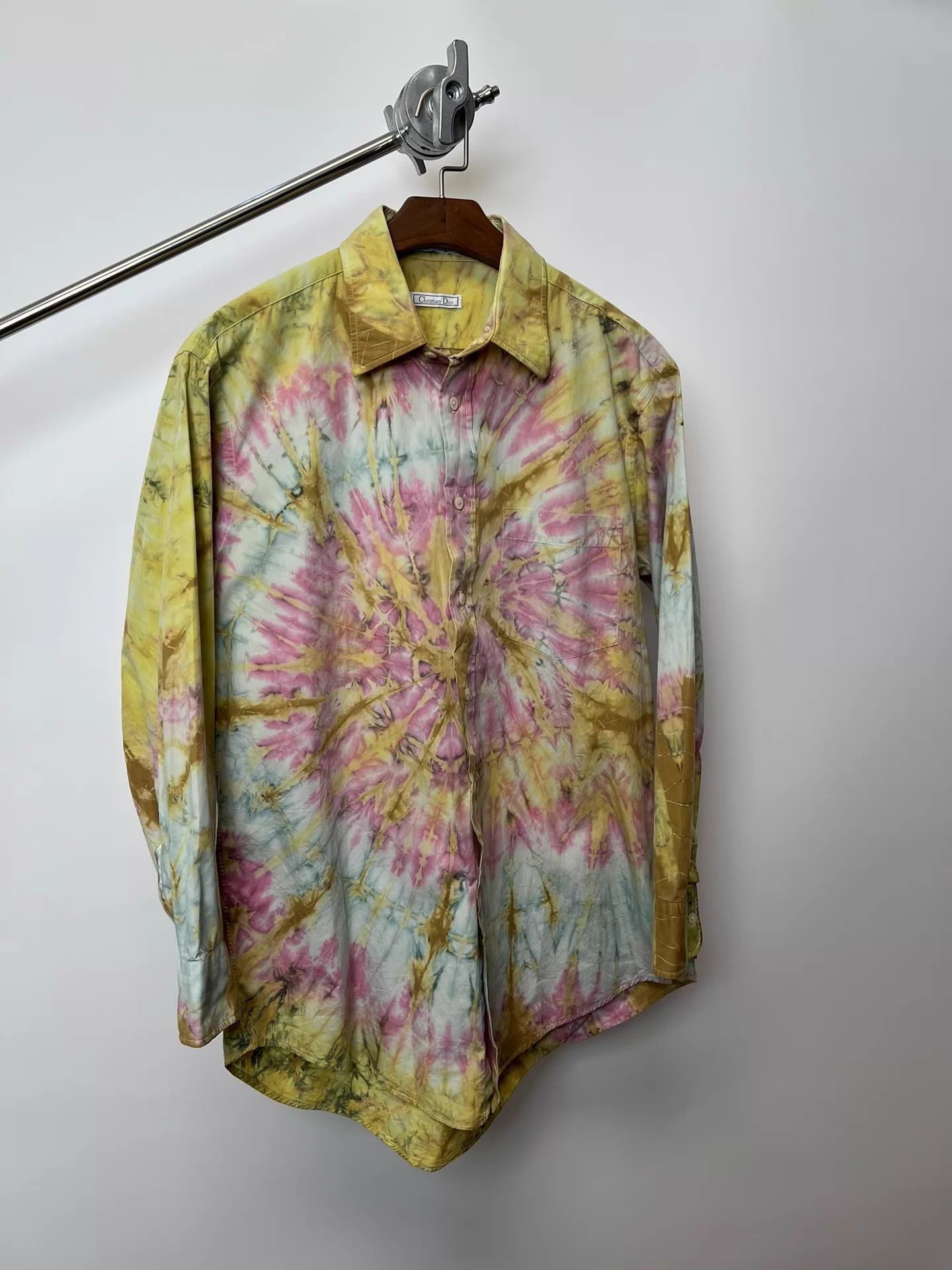 Dior Christian Dior sports rare tie-dye print shirt L Size US L / EU 52-54 / 3 - 2 Thumbnail