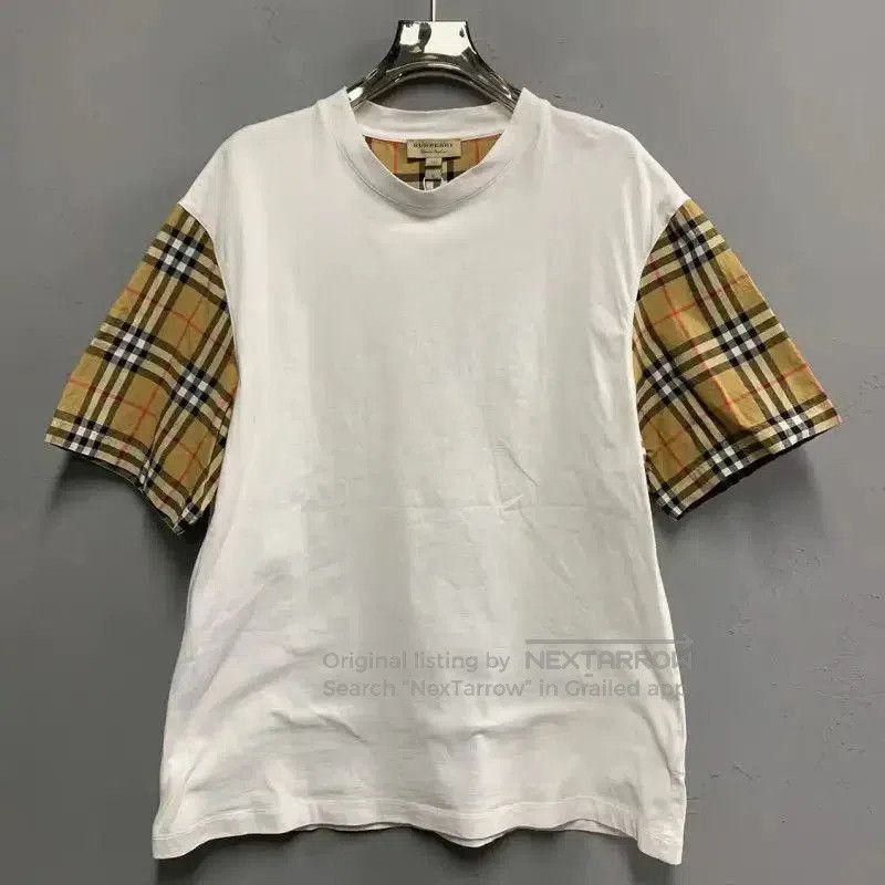 Burberry Burberry White Cotton T-Shirt with Classic Check Sleeves. Size M / US 6-8 / IT 42-44 - 1 Thumbnail