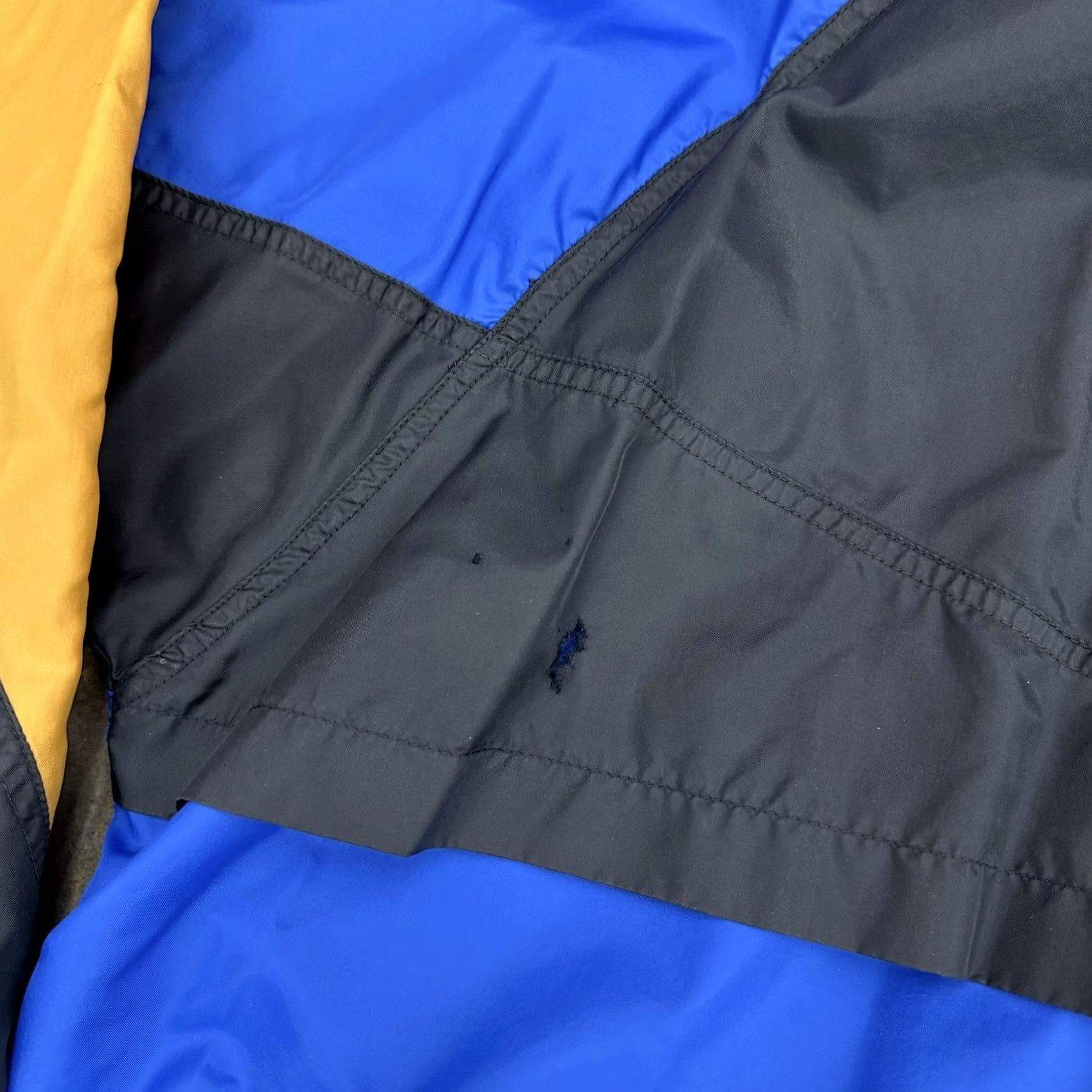 Nike VINTAGE Nike Geometric Blue Black Gold Windbreaker Jacket Nylon XL Mens Regular Windbreaker Fully Zip Hooded 90s Logo Embroidered Spring Summer Winter Size US XL / EU 56 / 4 - 6 Thumbnail