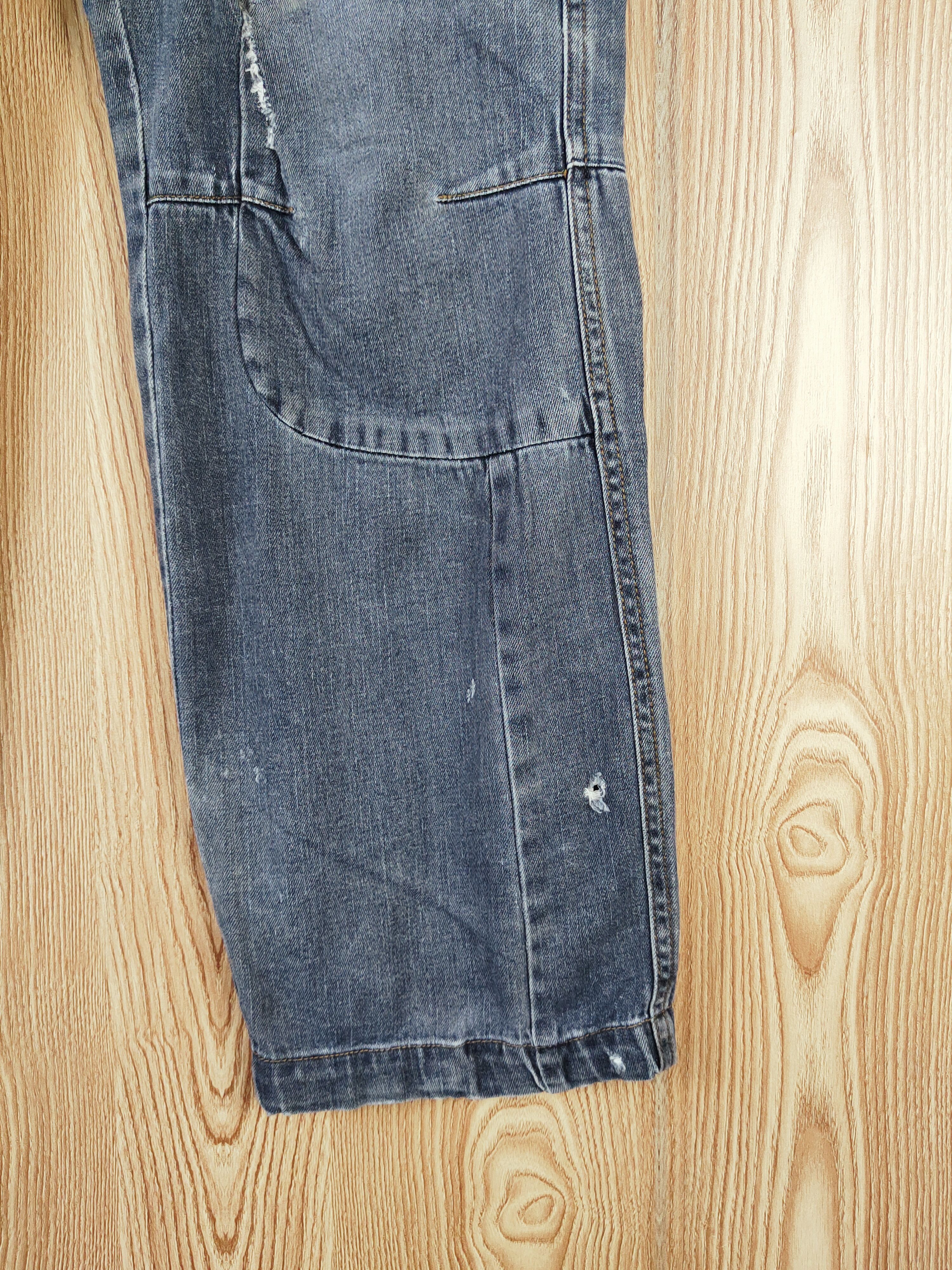 Japanese Brand Japanese Brand Dark Blue Distressed Ripped Jeans #W538 Size US 33 - 9 Thumbnail