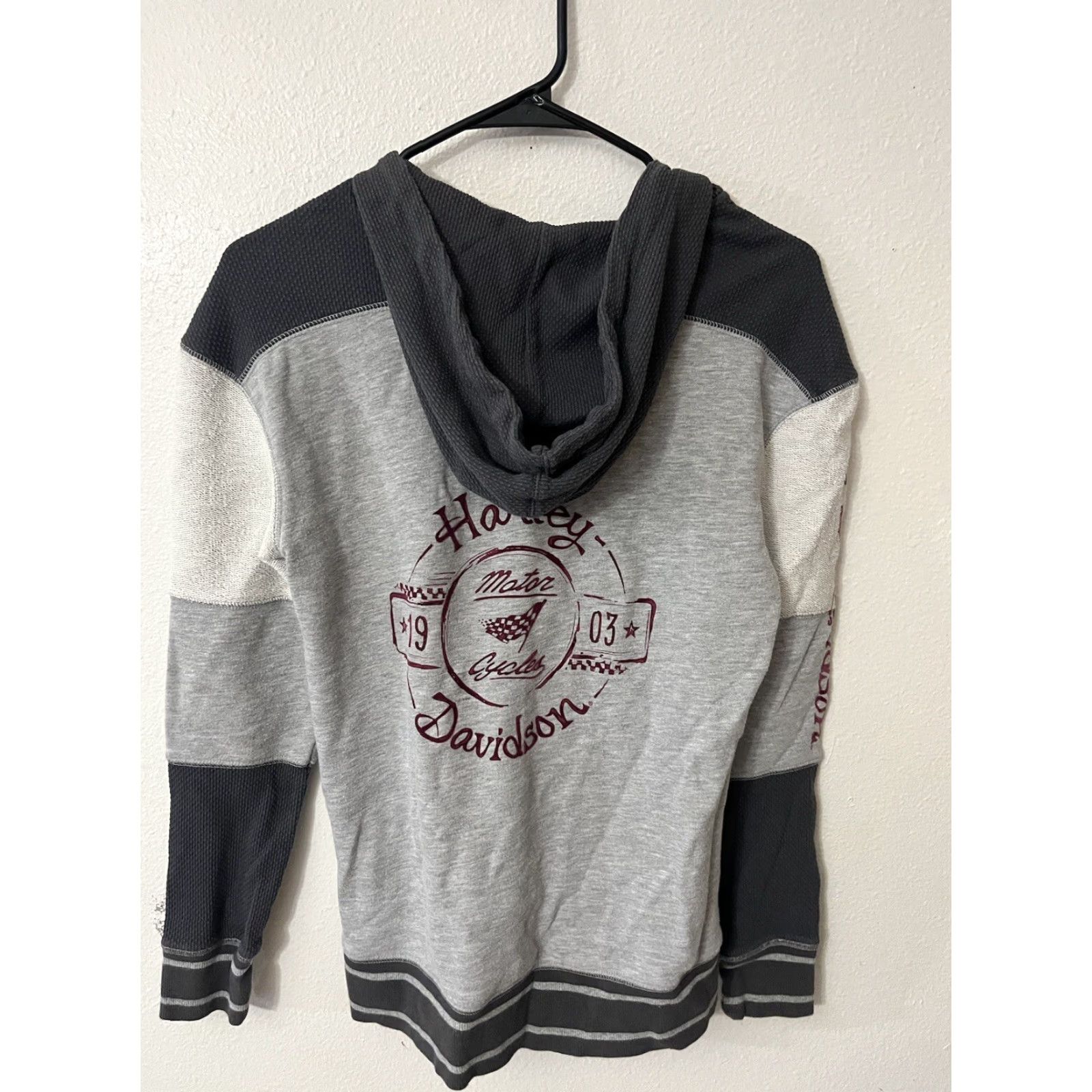 Harley Davidson Harley-Davidson Hoodie Small Women Colorblocked French Terry Pullover 96150-18VW Hoodie Women S Gray Colorblock 90s Logo Size S / US 4 / IT 40 - 3 Thumbnail