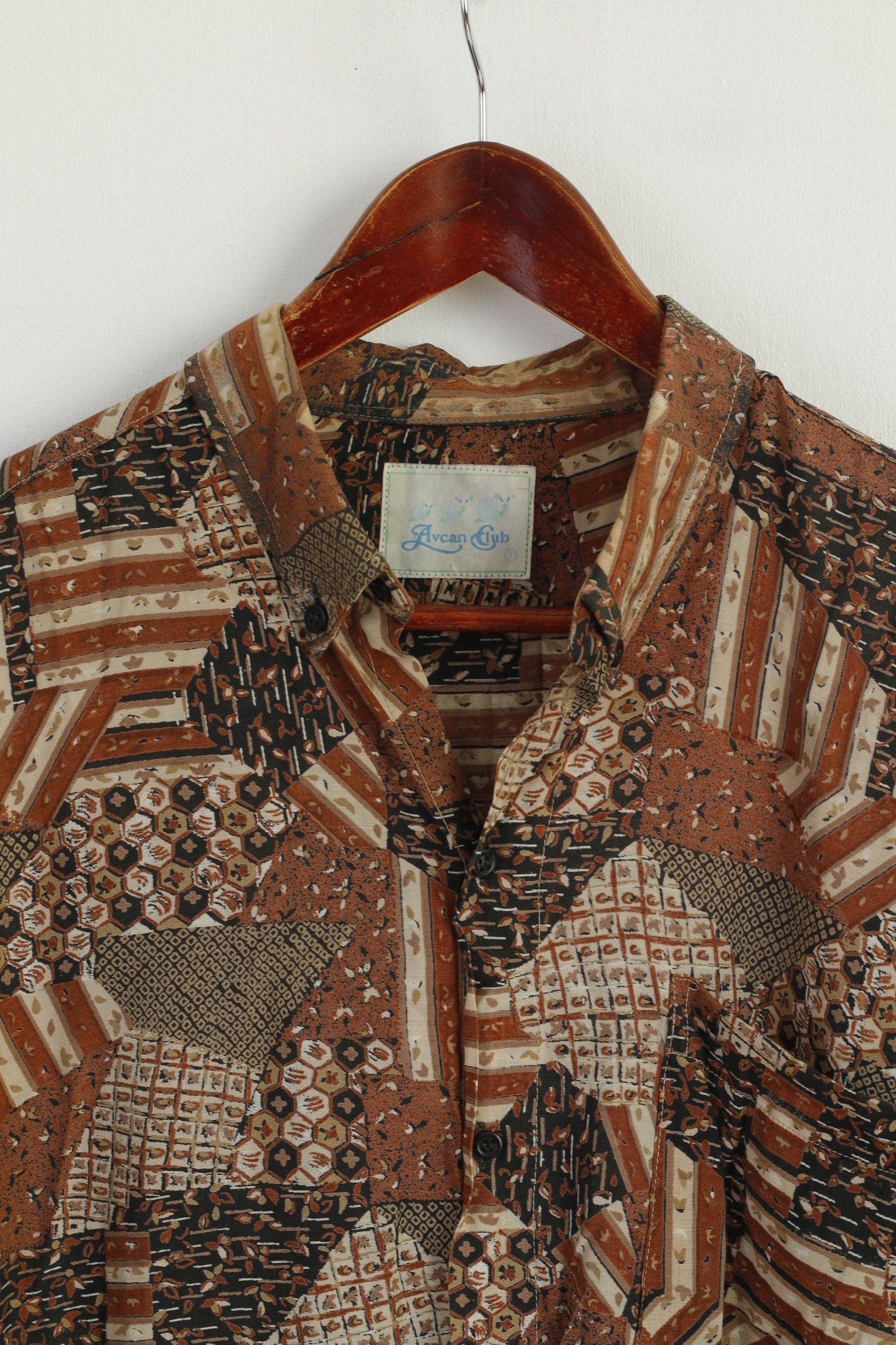Vintage Avcan Club Men 1 M Casual Shirt Brown Viscose Vintage 7590 Size US M / EU 48-50 / 2 - 3 Thumbnail