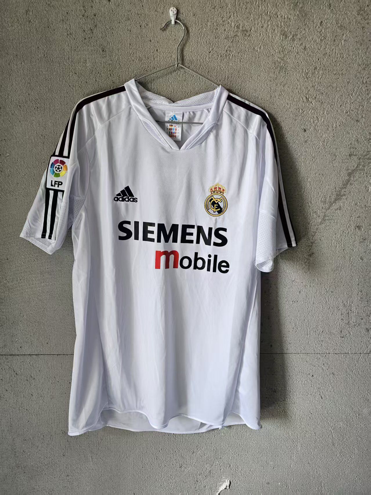 Other 2005 Real Madrid 9 Ronaldo Jersey Size US L / EU 52-54 / 3 - 2 Thumbnail