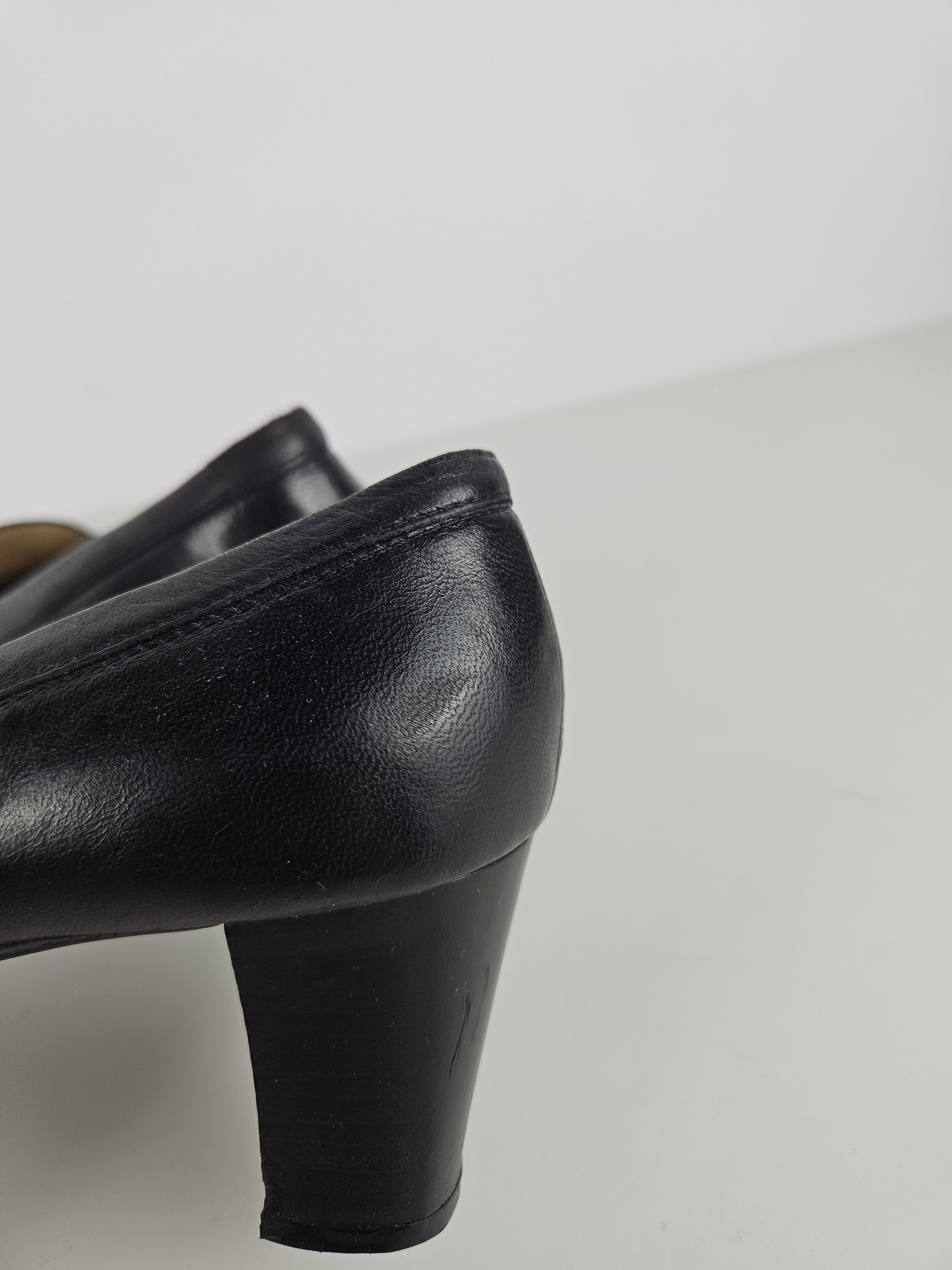 Gucci Vintage Gucci almond toe horsebit leather heels Size US 8.5 / IT 38.5 - 16 Thumbnail