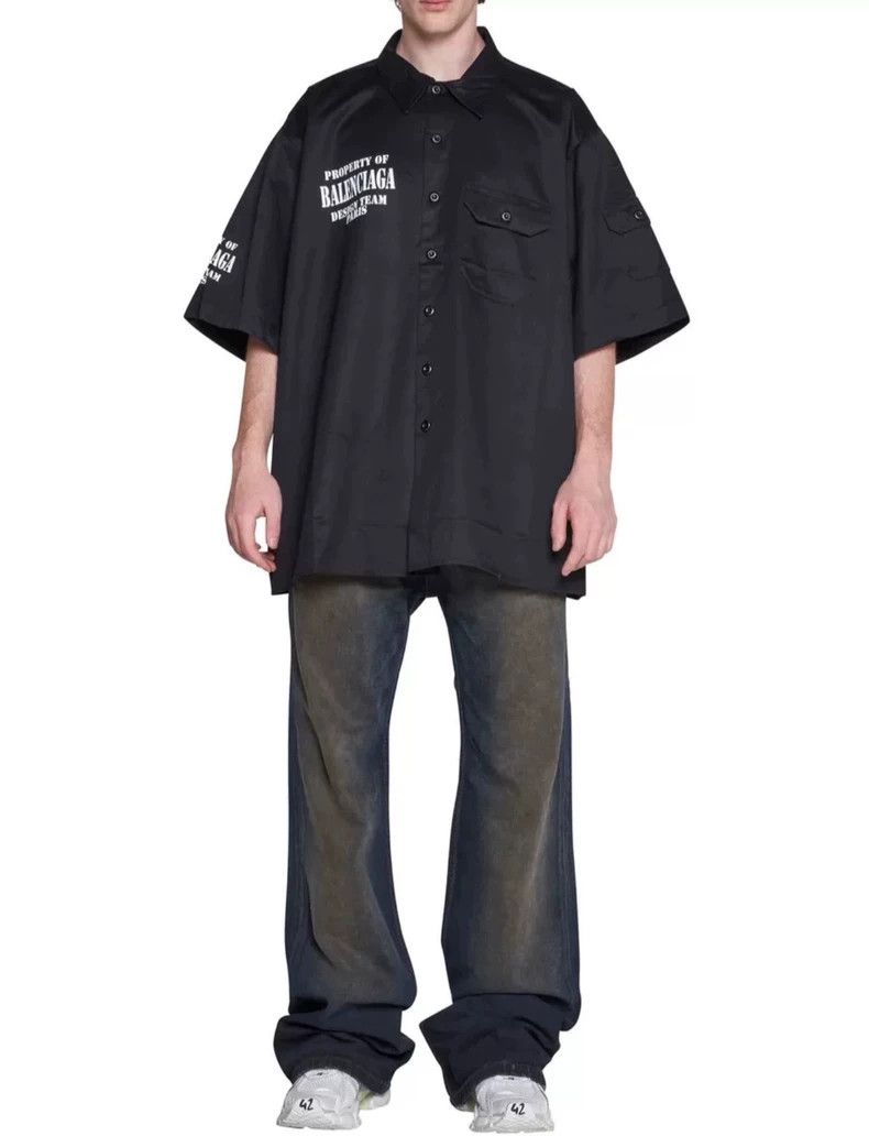 Balenciaga Balenciaga Black Letter Big Logo Printed Oversized Short S Size US L / EU 52-54 / 3 - 1 Thumbnail
