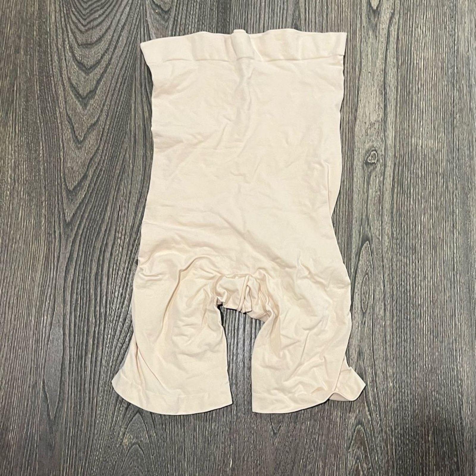 SKIMS NWOT Skims Shapewear Seamless Sculpt Knee Short Sand 3XL Size ONE SIZE - 1 Thumbnail