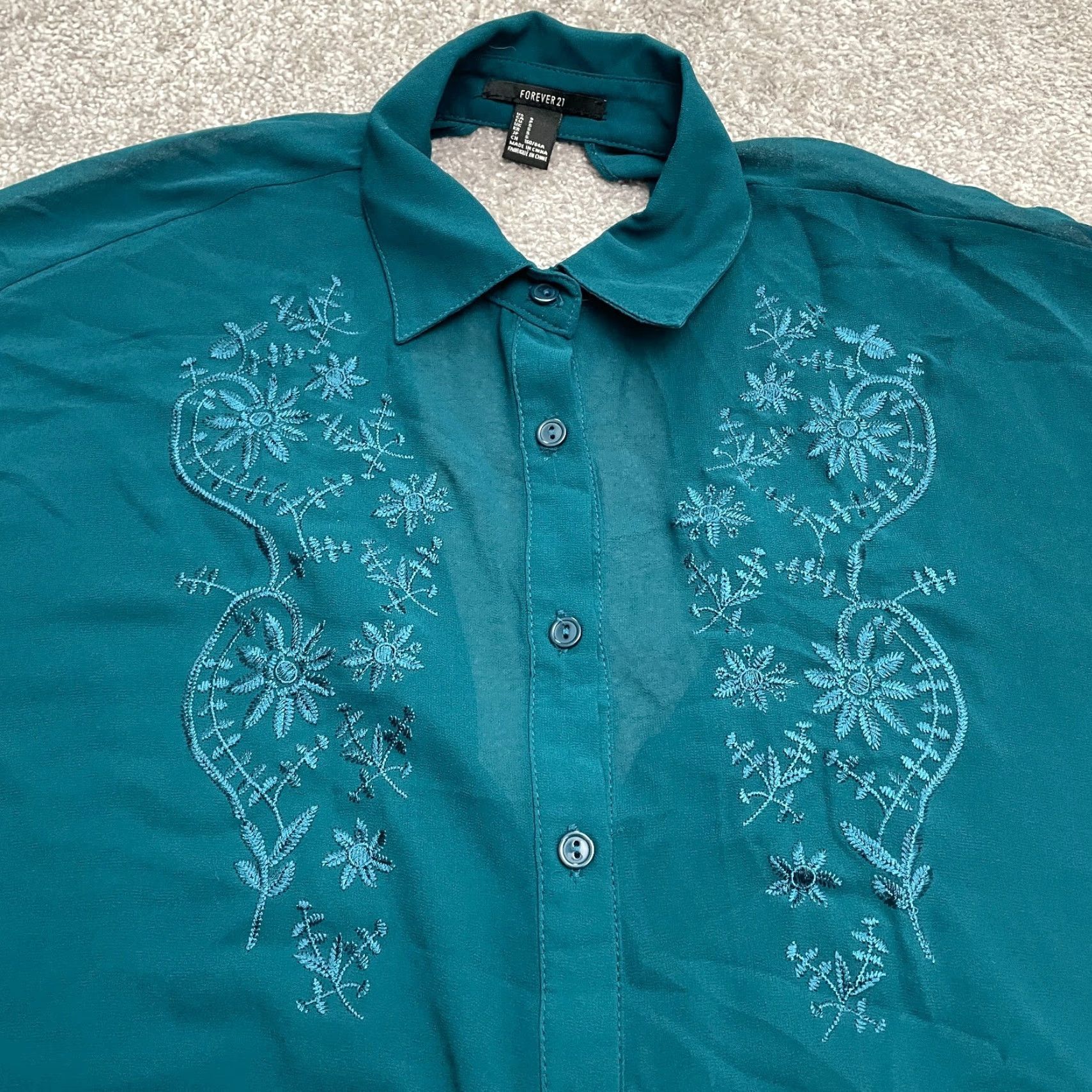 Forever 21 FOREVER 21 Shirt Womens Small Green Cropped Oversized Embroidered Button-Up Casual Sheer Chiffon Short Sleeve Size S / US 4 / IT 40 - 3 Thumbnail