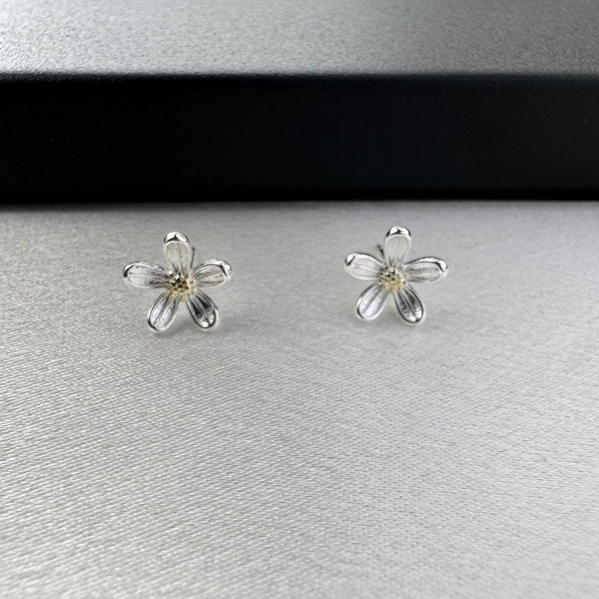 Designer Small Flower Stud Earrings for Women Size ONE SIZE - 1 Thumbnail