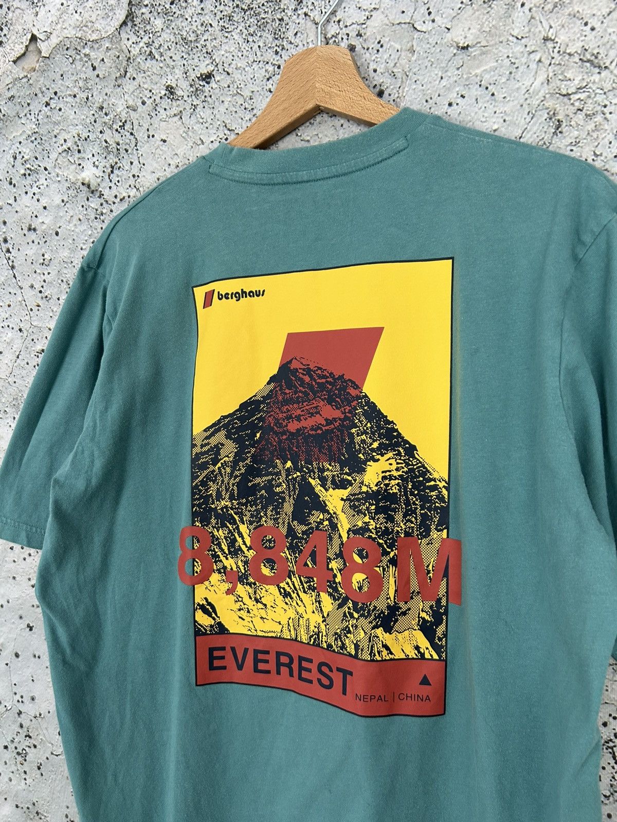 Berghaus Berghaus Everest Graphic Outdoor Tee Streetwear Rap Baggy Size US L / EU 52-54 / 3 - 2 Thumbnail