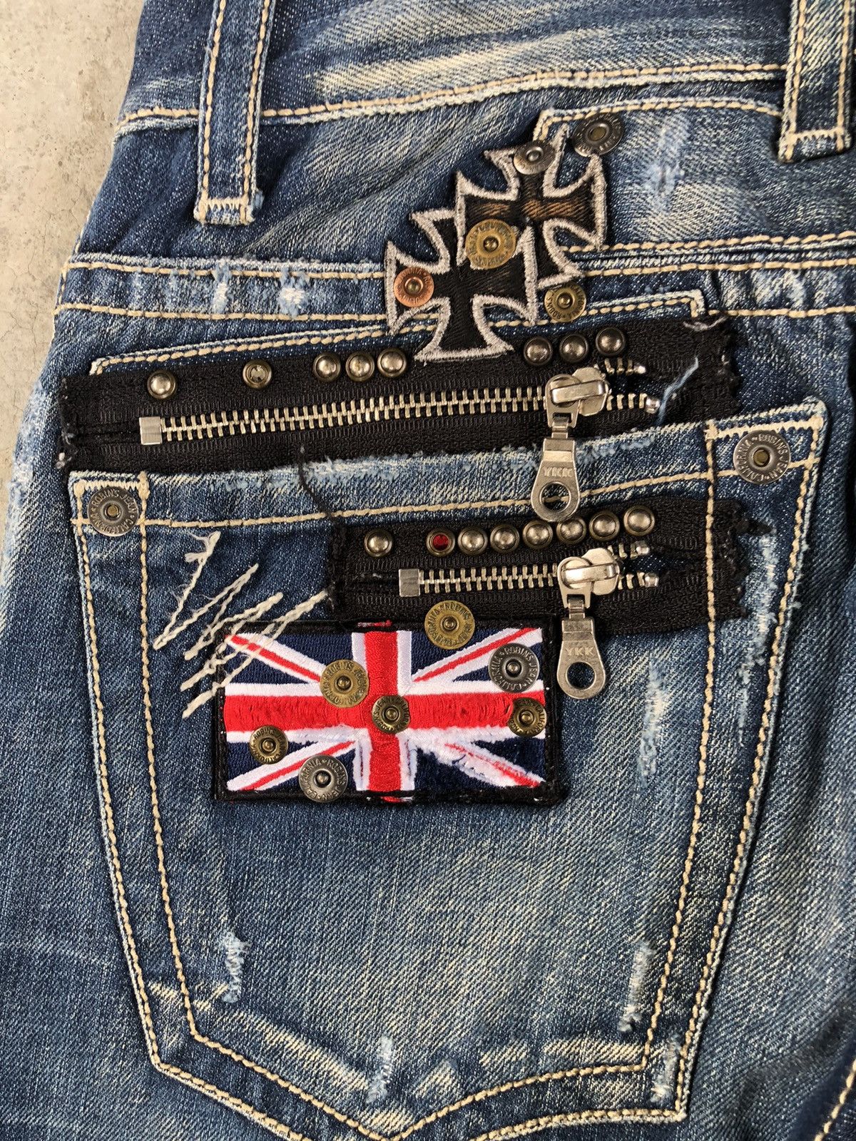 Robins Jeans Vintage Robin’s Embroidered Chrome Distressed Jeans Size US 28 / EU 44 - 16 Thumbnail