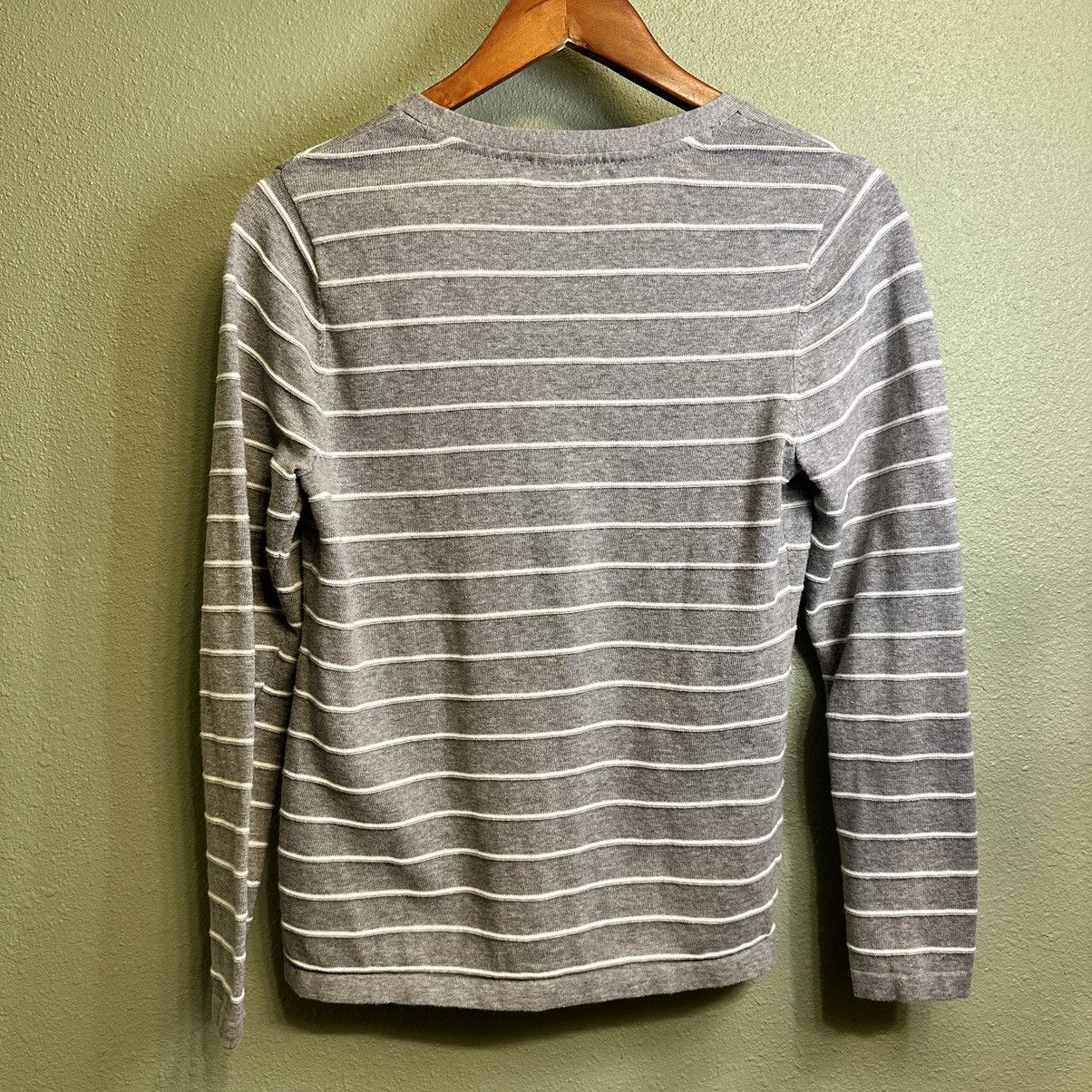 Tommy Hilfiger Tommy Hilfiger gray v-neck striped women’s sweater Size S / US 4 / IT 40 - 2 Thumbnail
