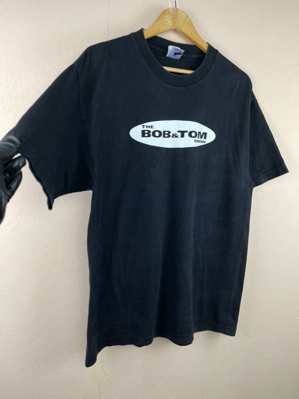 Vintage Vintage 90s The Bob & Tom Show Tee Size US L / EU 52-54 / 3 - 5 Thumbnail