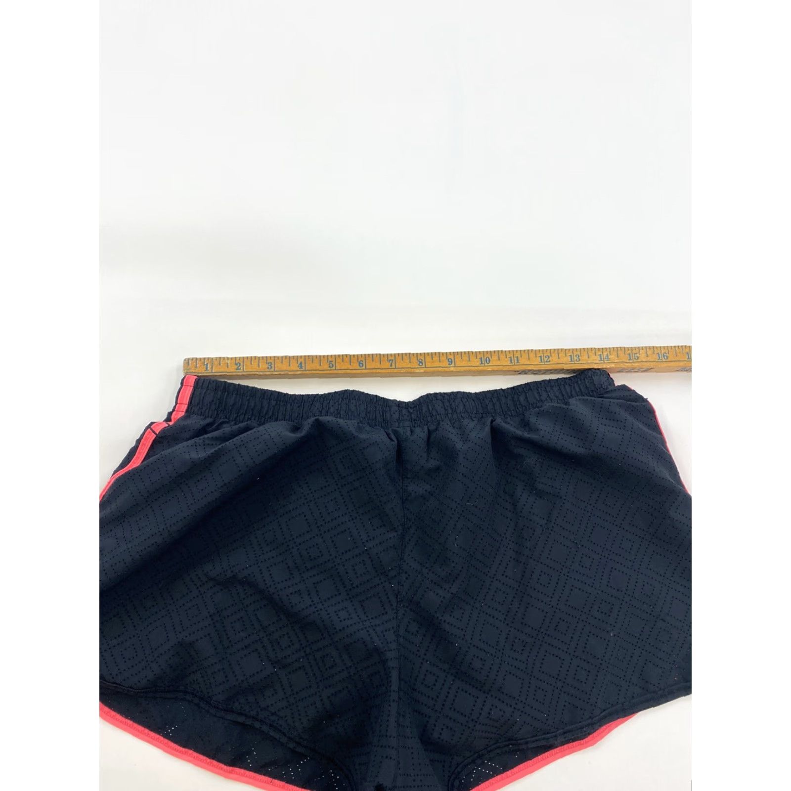 Under Armour Under Armour Running Shorts Womens M Black Athletic Sports Activewear Running & Jogging Shirts? Size 32" / US 10 / IT 46 - 4 Thumbnail