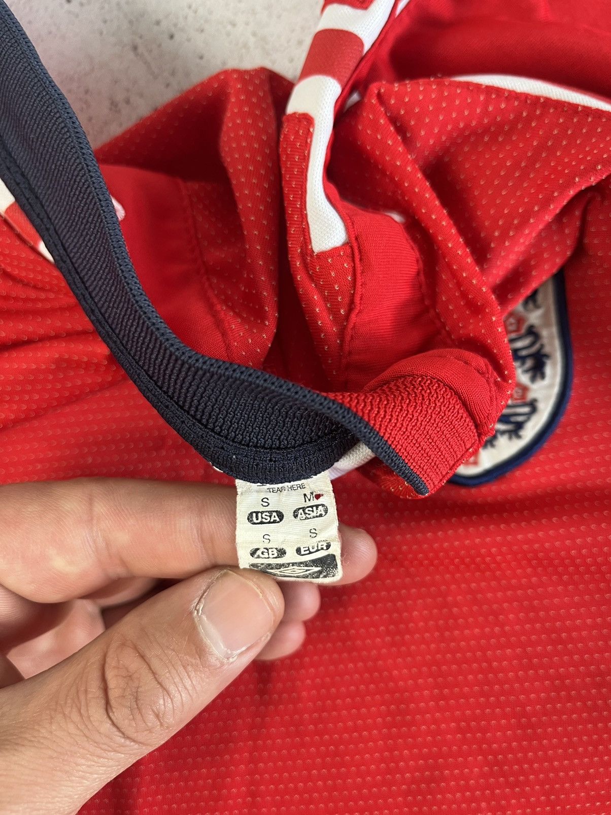 Umbro × Vintage ENGLAND NATIONALS 2004/2006 AWAY FOOTBAL SOCCER JERSEY UMBRO Size US S / EU 44-46 / 1 - 8 Thumbnail