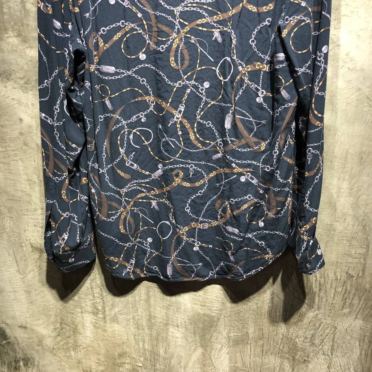 Louis Vuitton Louis Vuitton Chain Silk Button Down L/S Size US L / EU 52-54 / 3 - 11 Thumbnail