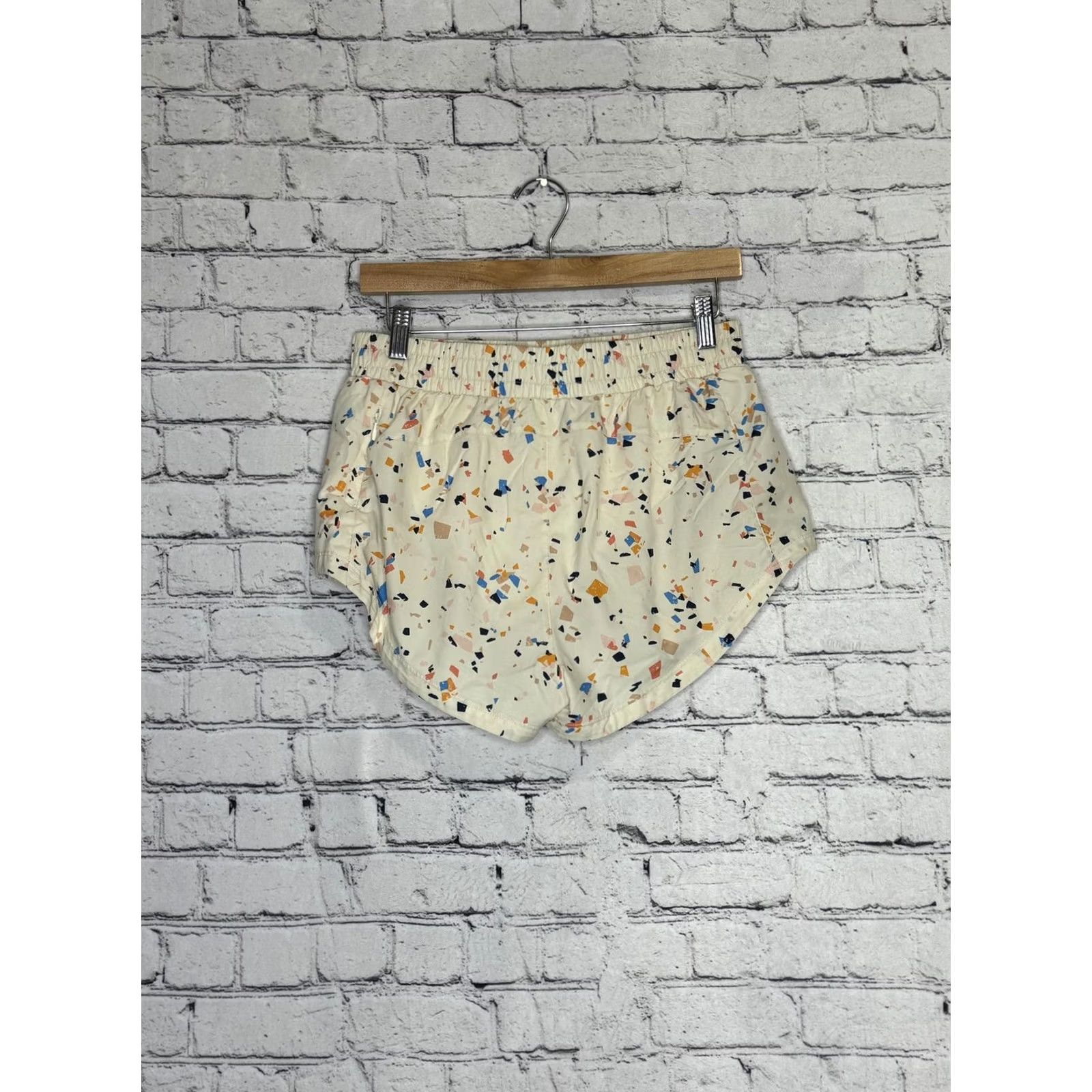 Fabletics Fabletics Women's Casual Shorts Abstract Print Beige 28x2 S Regular Drawstring Logo Cotton Lightweight Vintage? No — (rearranged) Size 28" / US 6 / IT 42 - 2 Thumbnail