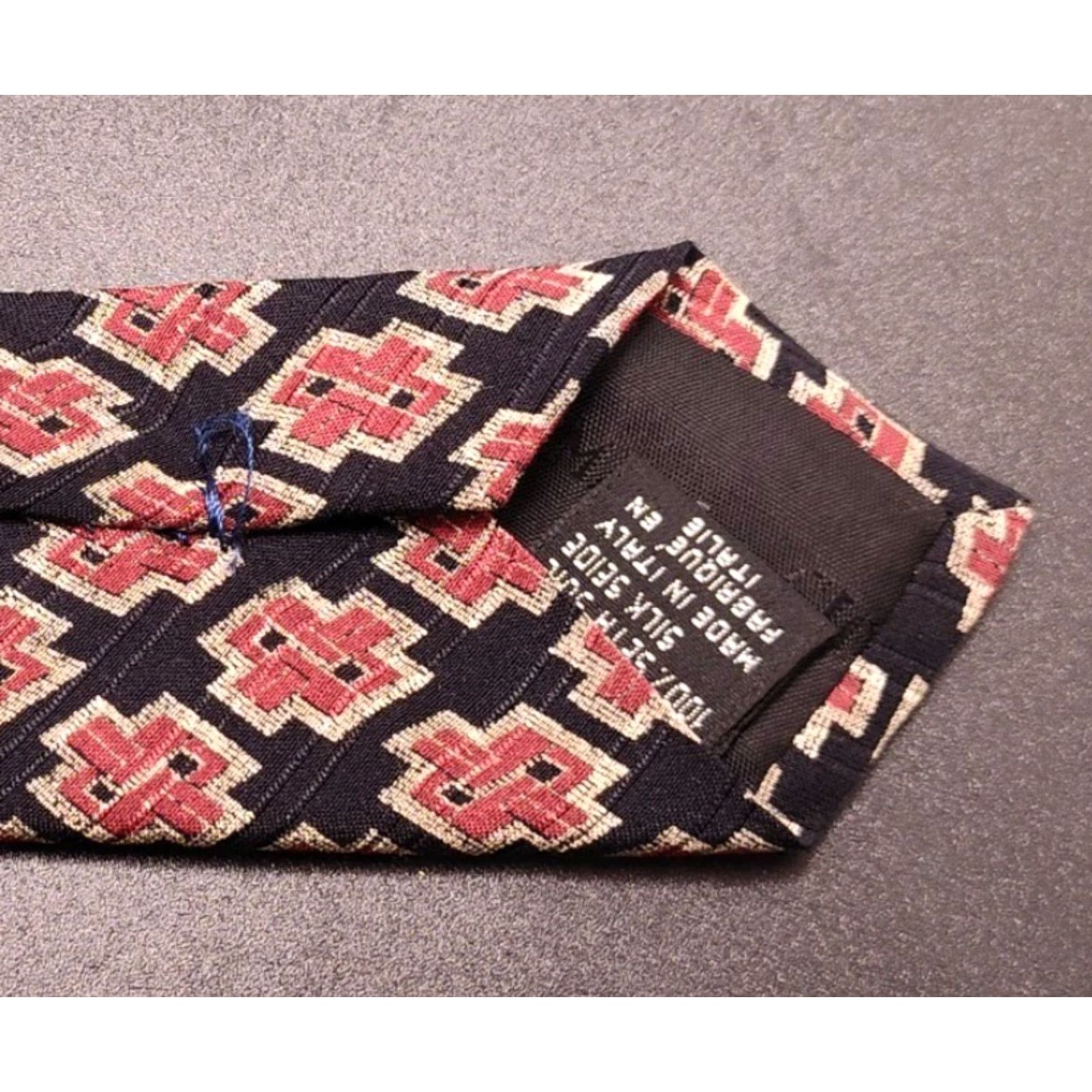 Giorgio Armani VINTAGE Giorgio Armani Men's Tie 100% Silk Geometric Cross Pattern Retro Designer Italy 57"-60" Size ONE SIZE - 7 Thumbnail