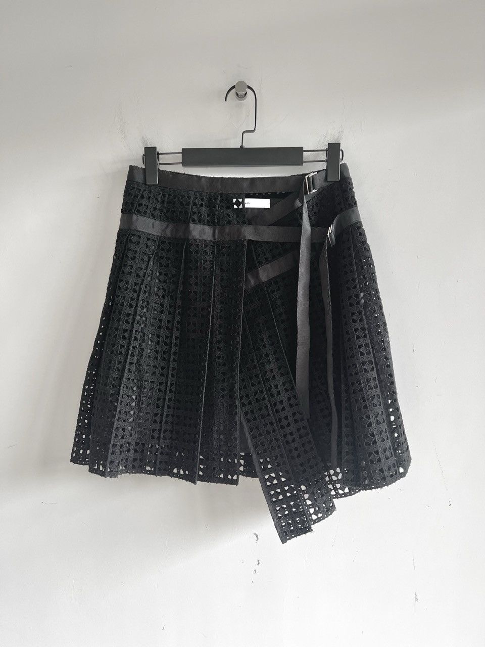 Sacai Sacai - Lace Pleated Apron Wrap Skirts Black Size 28" / US 6 / IT 42 - 1 Thumbnail