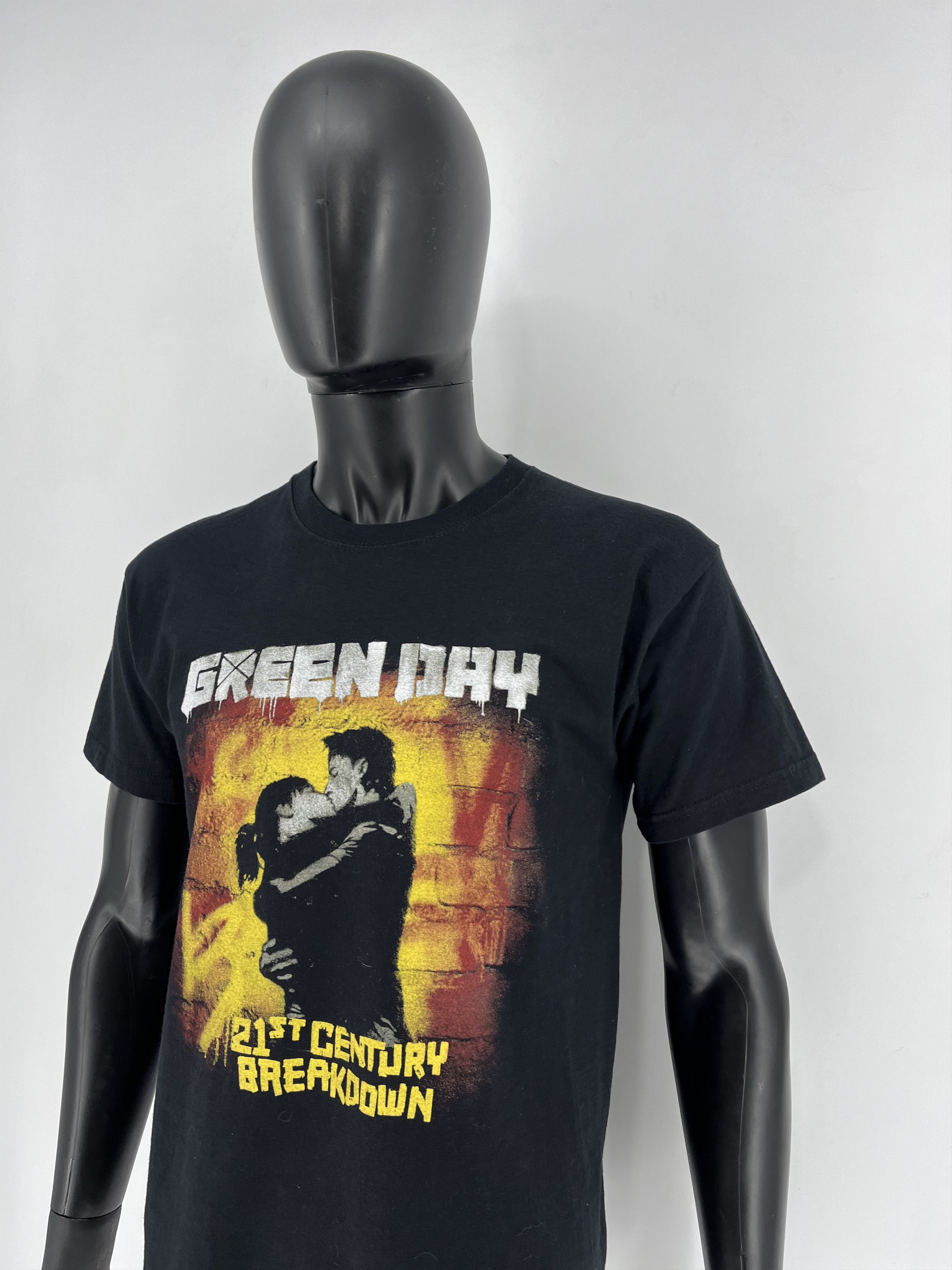 Band Tees Vintage Y2K Green Day American Idiot Tour Band Tee Size US L / EU 52-54 / 3 - 4 Thumbnail