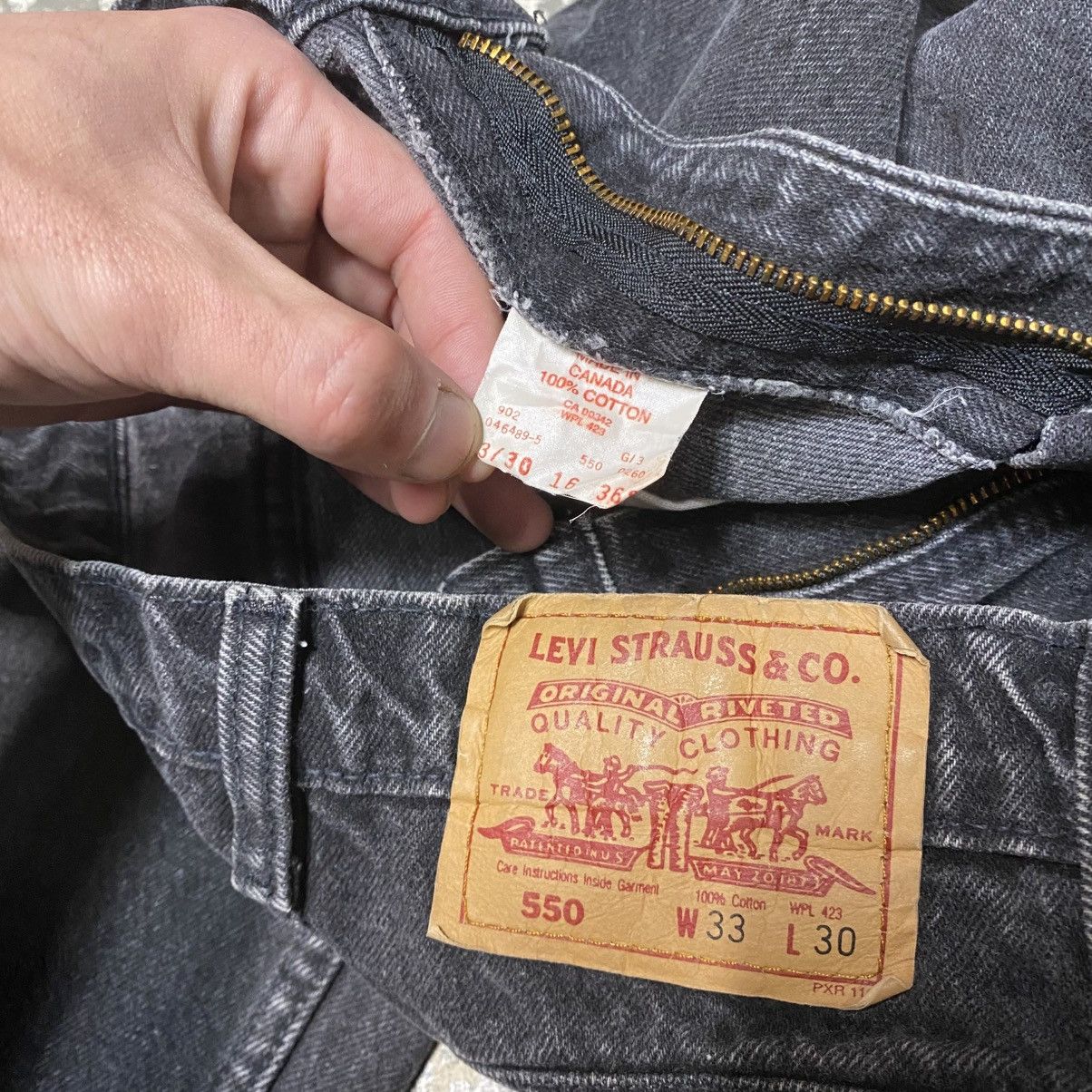 Levi's × Vintage Vintage Levi’s 550 Relaxed Fit Black Denim Jeans 90s Size US 31 - 3 Thumbnail