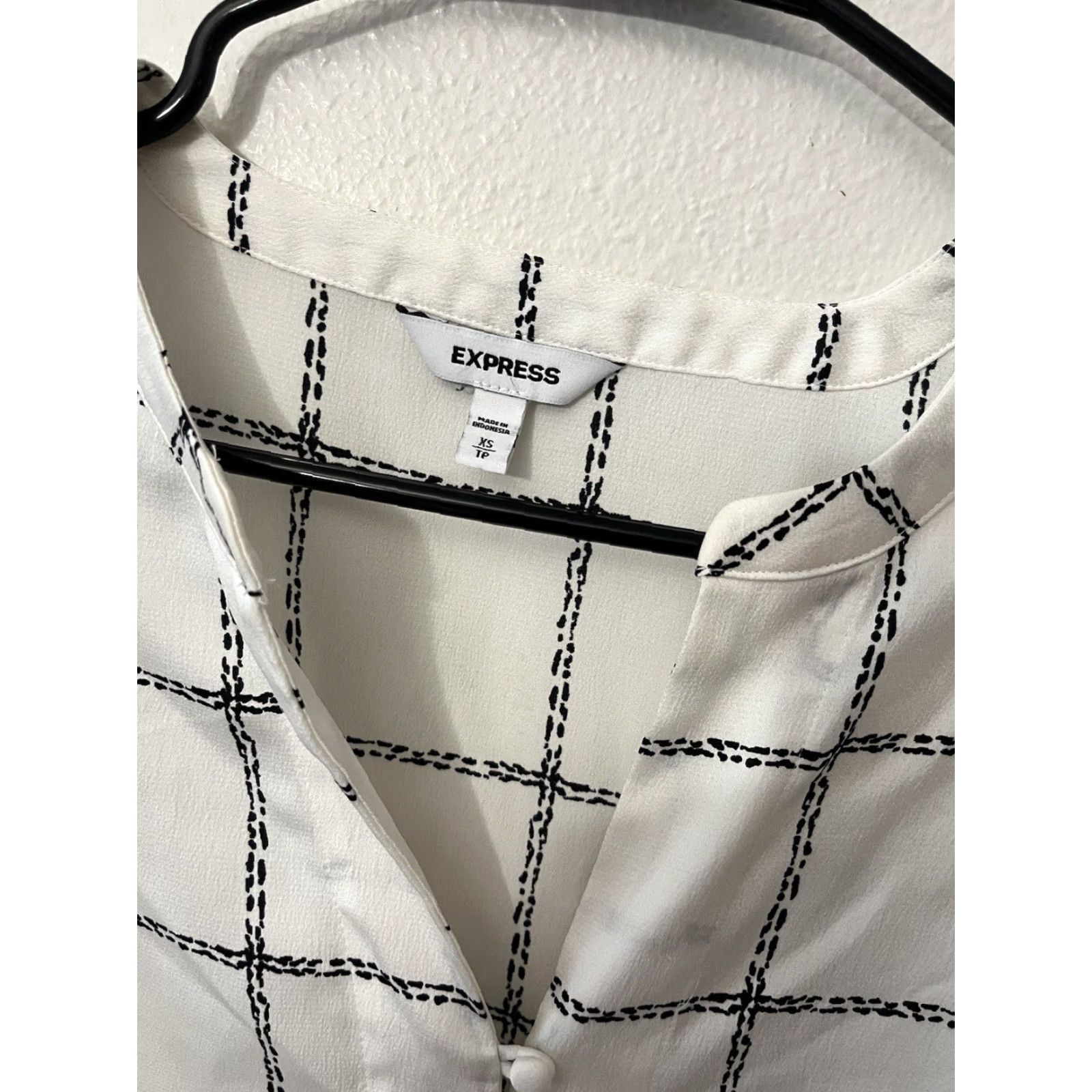 Express EXPRESS Tie Front Windowpane Blouse Women's White XS Cropped Long Sleeve V-Neck Polyester Top Size XS / US 0-2 / IT 36-38 - 3 Thumbnail