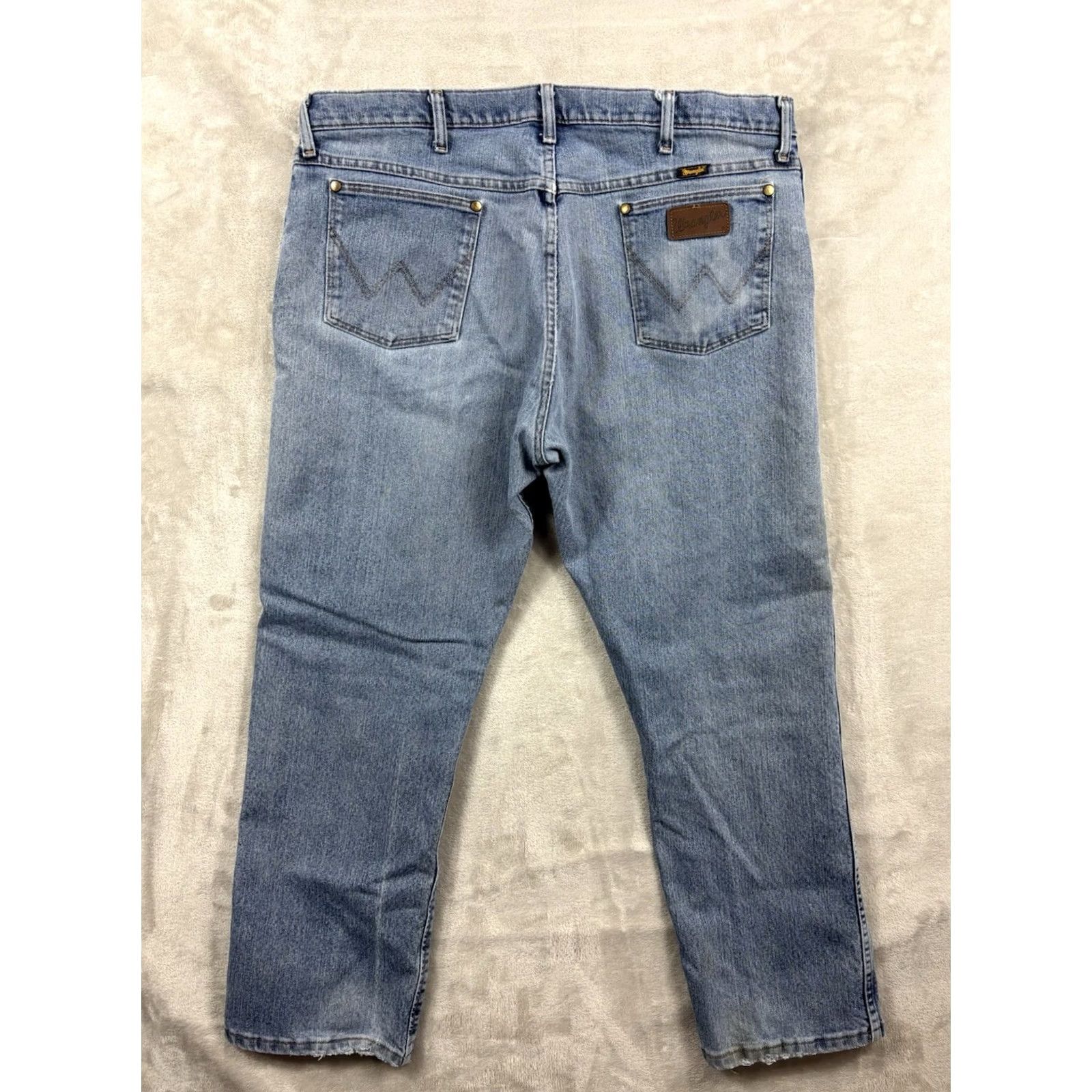 Wrangler Wrangler 47 Advanced Comfort Jeans Mens Regular Straight Light Wash Denim 40x30 Blue Medium Wash 5-Pocket Cowboys & Western Size US 40 / EU 56 - 2 Thumbnail