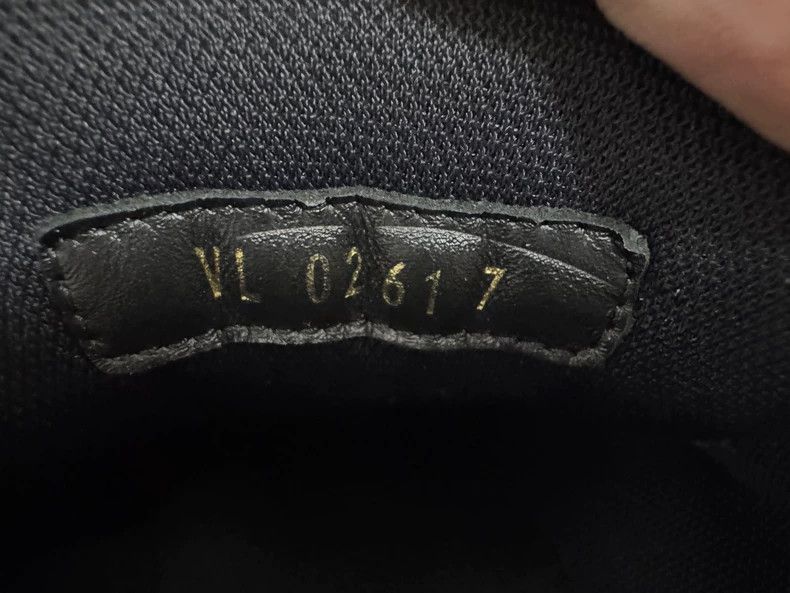 Louis Vuitton Louis Vuitton TRAINER black presbyopic shoes Size US 7 / EU 40 - 6 Thumbnail