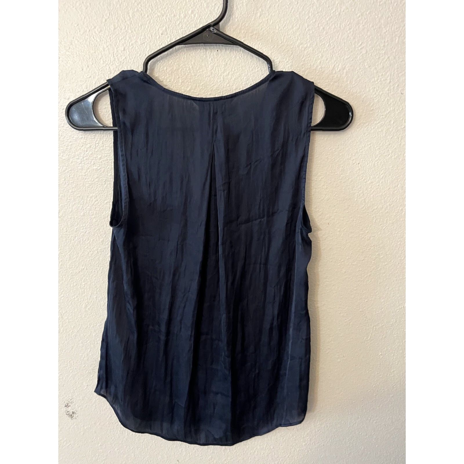 Banana Republic Banana Republic Tank XS Navy Blue Polyester Classic V Neck Womens Size XS / US 0-2 / IT 36-38 - 2 Thumbnail