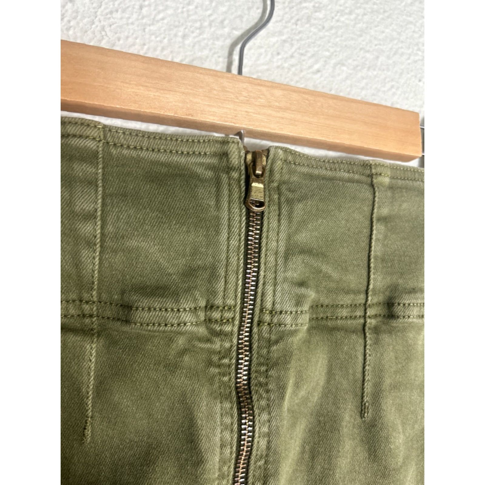 Free People Free People Skirt Mini Womens 26x14 Army Green Zip Pocket Distressed All Seasons 90s Bohemian Festival Rock Band Modern Coastal Cowgirl Size 26" / US 2 / IT 38 - 4 Thumbnail