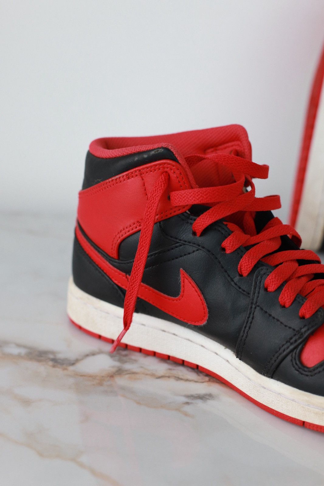Nike Кросівки Nike Air Jordan 1 Retro High Розмір Black & red Size US 8 / EU 41 - 11 Thumbnail