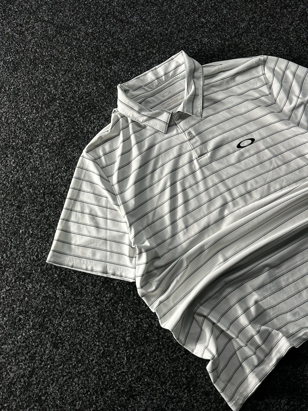 Oakley × Vintage 🚨 VINTAGE OAKLEY LOGO POLO TENNIS WHITE RARE 00s GORPCORE Size US L / EU 52-54 / 3 - 2 Thumbnail