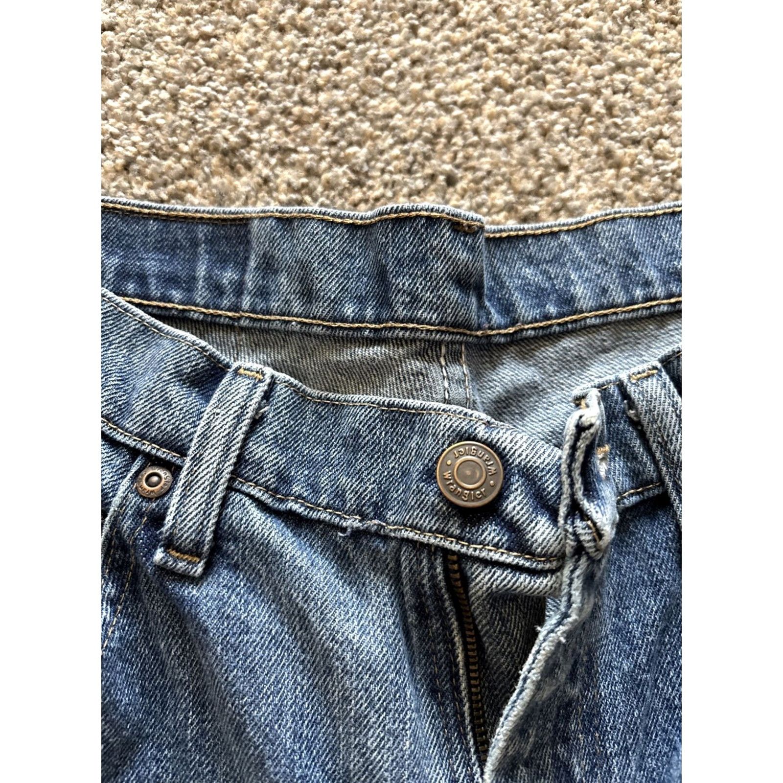 Wrangler VINTAGE Wrangler Denim Jeans Medium Blue 31x34 Regular Fit 5-Pocket Cowboy Cut Mens Wrangler Cowboy Cut Regular Size 31 34 Inseam 34 Jeans Size US 31 - 2 Thumbnail