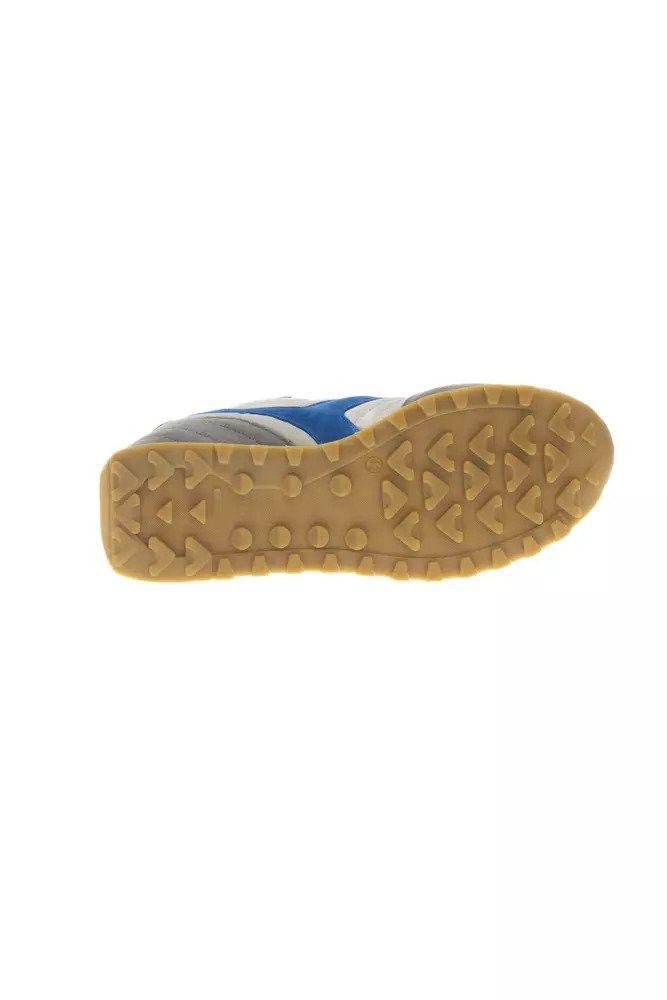 Sneaker With Laces Rubber Sole Back With Contrasting Print.