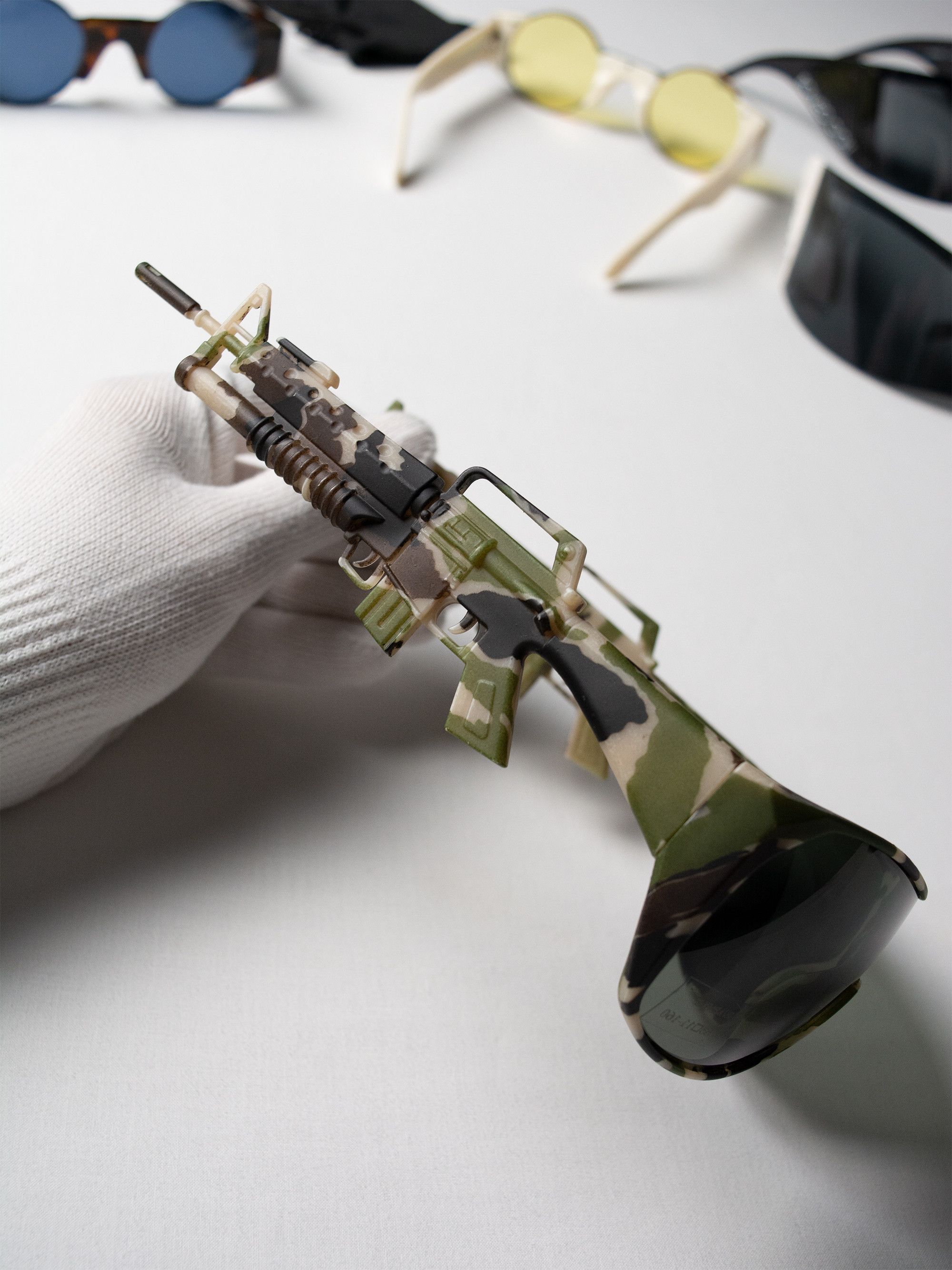 Jeremy Scott × Linda Farrow Linda Farrow X Jeremy Scott - S/S 2013 - army sunglasses Size ONE SIZE - 9 Thumbnail