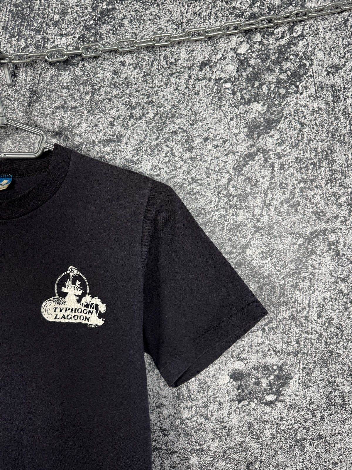 Disney × Vintage Men’s Disney Typhoon Lagoon Tee Made in USA Hammer Head Logo Size US S / EU 44-46 / 1 - 3 Thumbnail