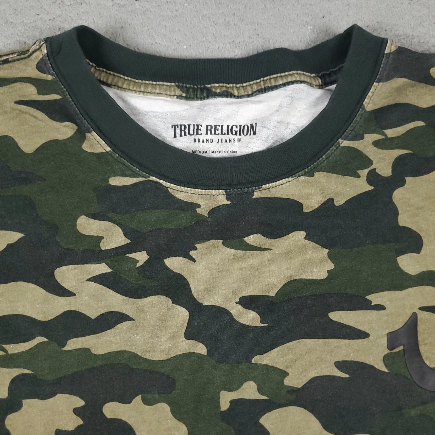 True Religion True Religion T Shirt Mens Size Medium Camouflage Long Sleeve Crew Neck Logo Cotton Blend Green Classic Modern American Adult Mens Size US M / EU 48-50 / 2 - 2 Thumbnail