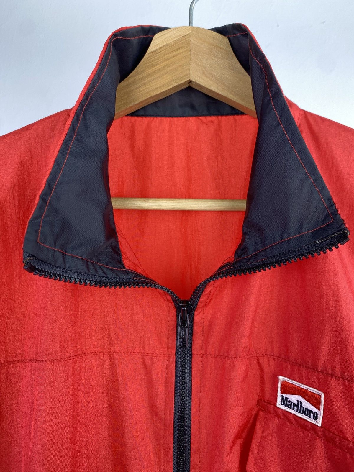 Formula 1 90’s Marlboro Spell-out Souvenir Nylon Jacket Size US L / EU 52-54 / 3 - 4 Thumbnail