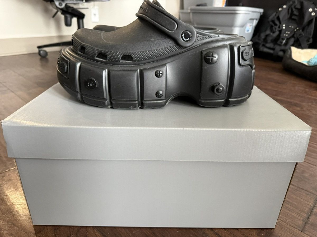 Balenciaga × Crocs Balenciaga Crocs Size US 10 / EU 43 - 5 Thumbnail
