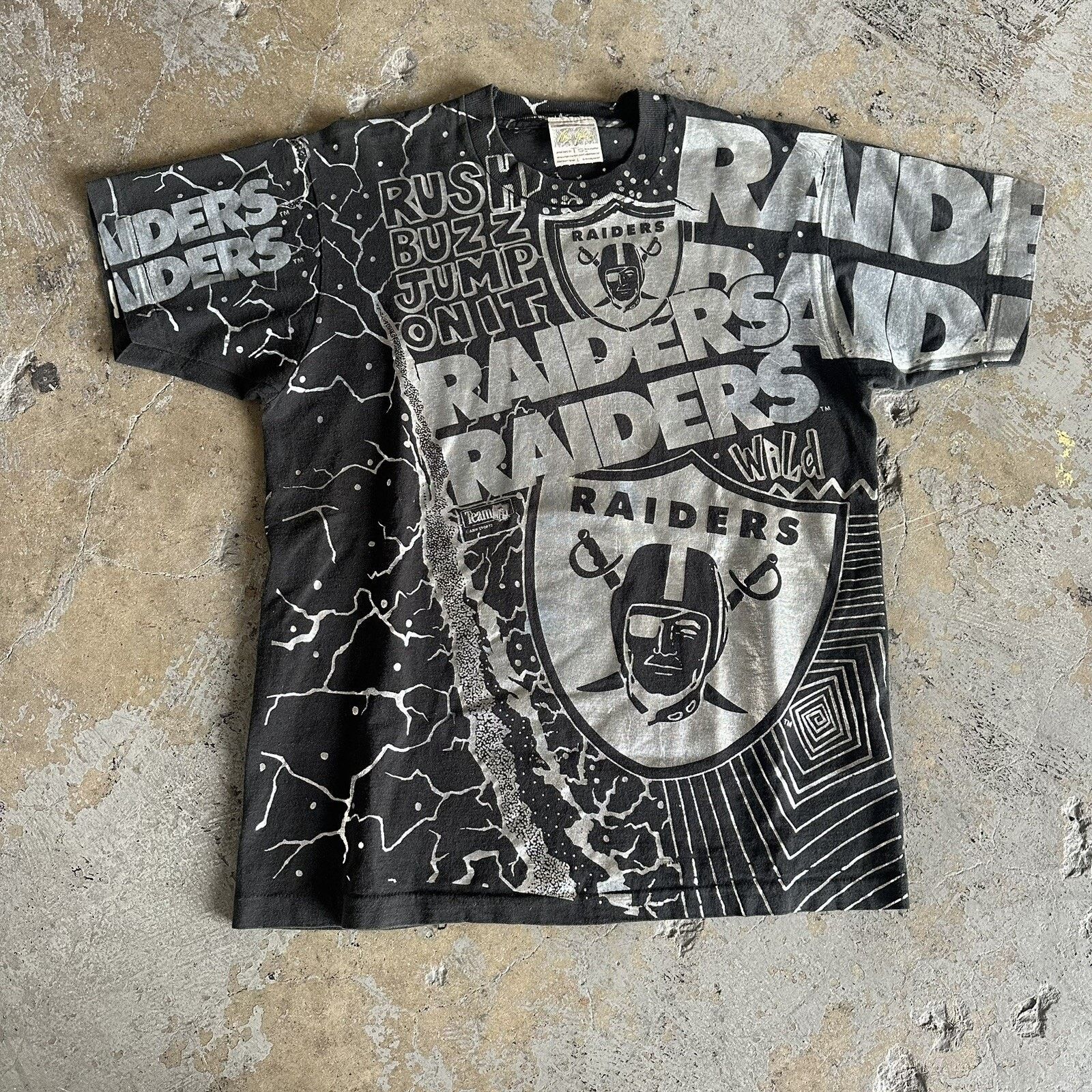 NFL × Vintage Vintage 90s Magic Johnson Los Angeles Raiders AOP T-Shirt Size US XL / EU 56 / 4 - 1 Thumbnail