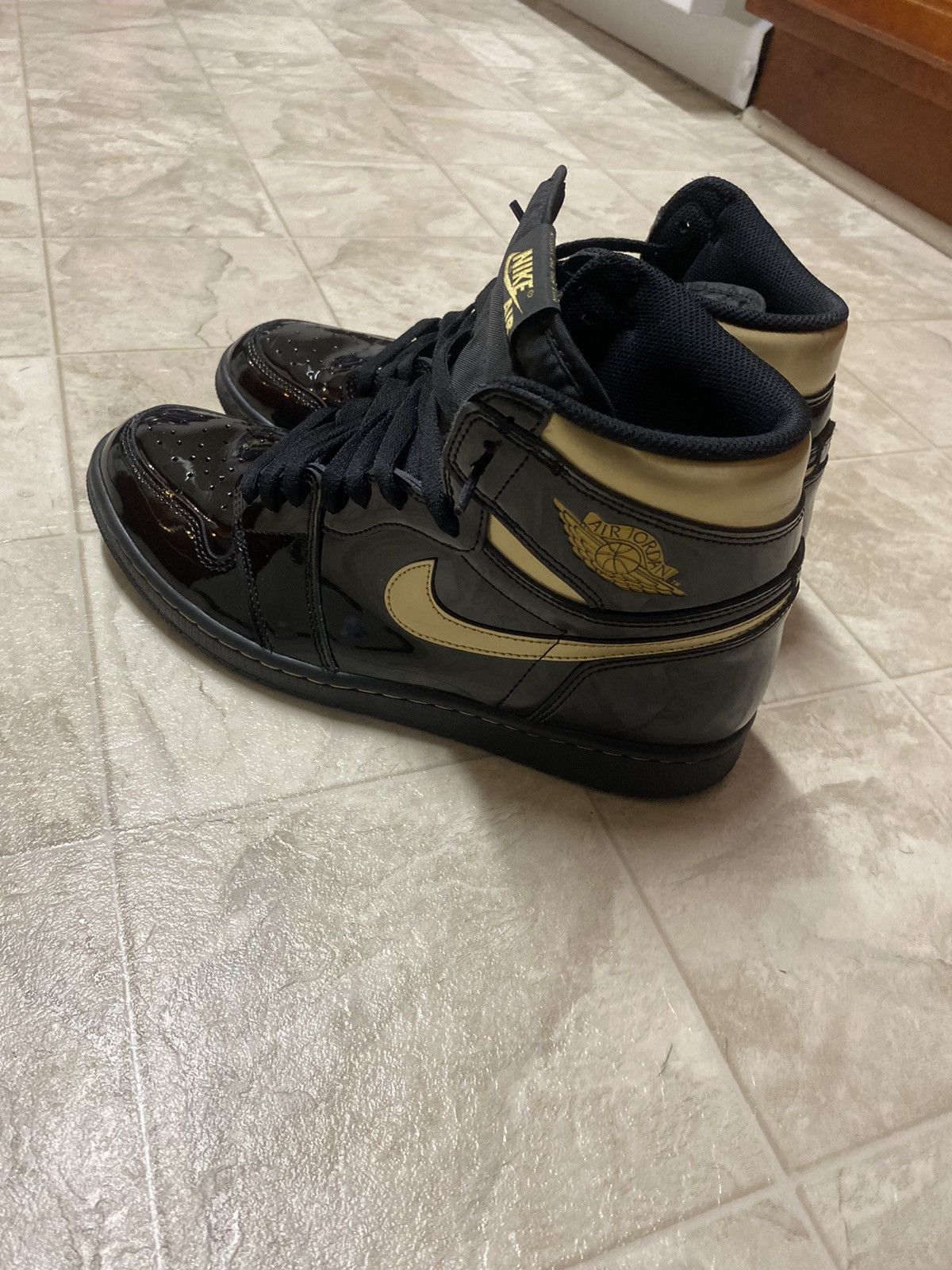 Jordan Brand Jordan 1 Retro High Black Metallic Gold (2020)s Size US 11 / EU 44 - 12 Thumbnail