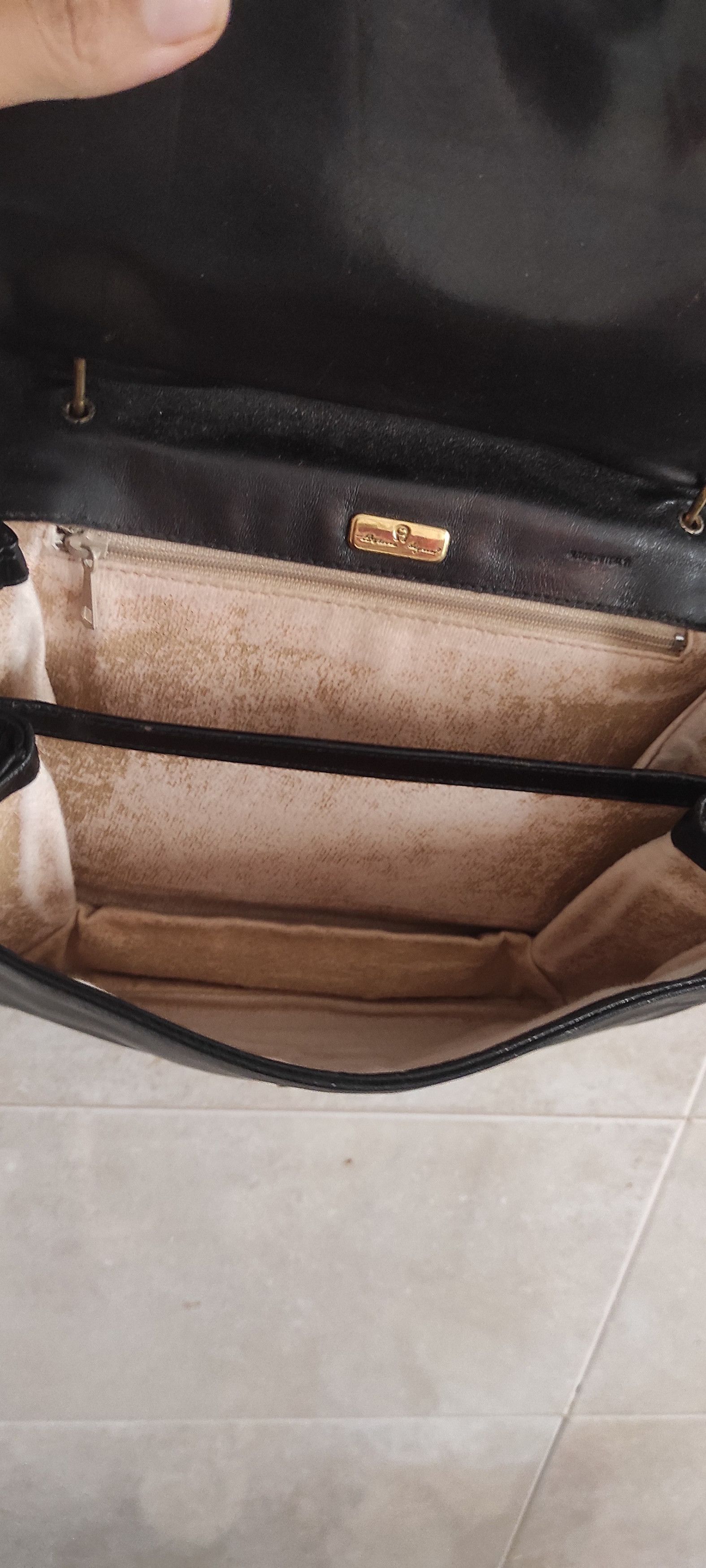 Etienne Aigner × Leather Vintage Etienne Aigner Black Glossy Leather Shoulder Bag Size ONE SIZE - 24 Thumbnail