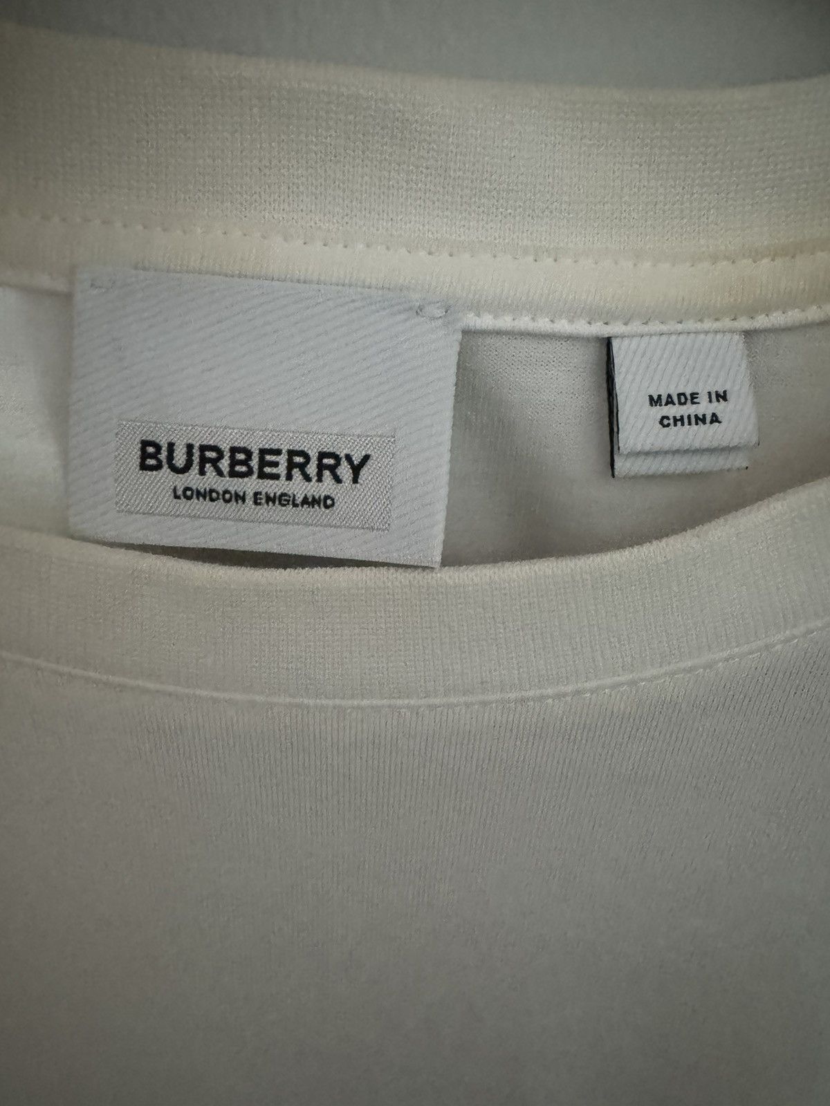 Burberry White Burberry jearsey Size US M / EU 48-50 / 2 - 3 Thumbnail