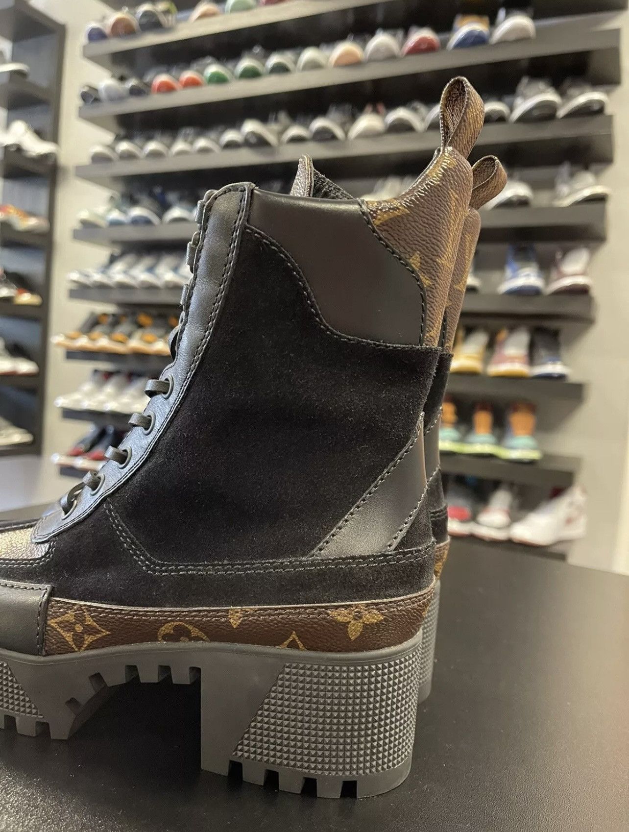 Louis Vuitton Size 5US/35EU - Louis Vuitton Laureate Black Monogram Boots Size US 5 / IT 35 - 6 Thumbnail