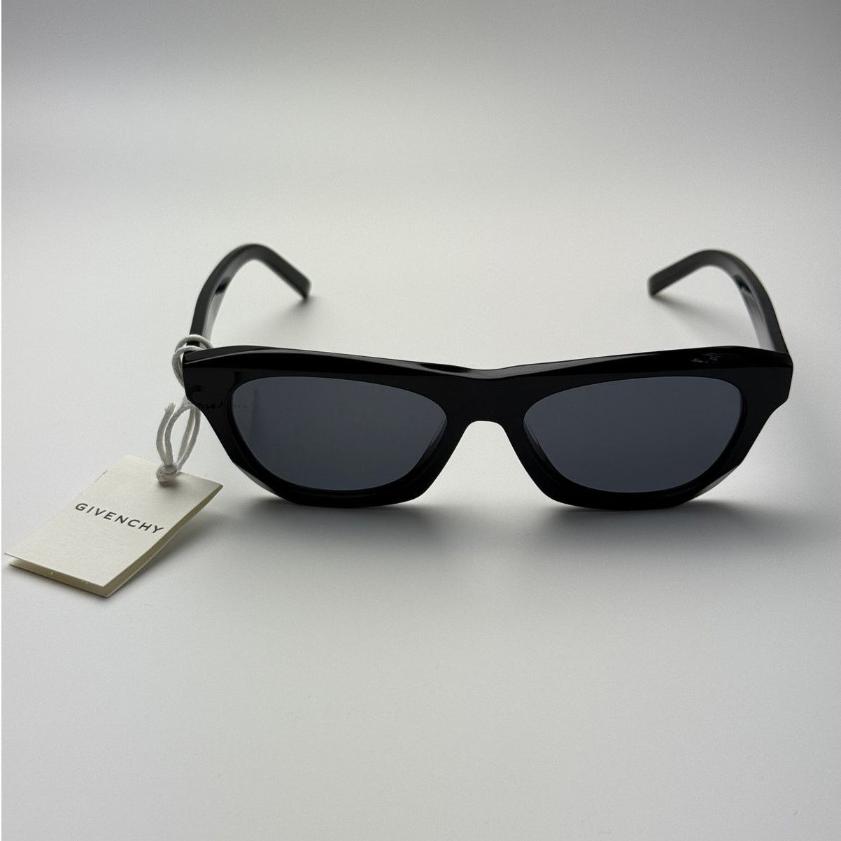 Givenchy BRAND NEW Givenchy Sunglasses GV40026U 01A Black/Grey Unisex Size ONE SIZE - 4 Thumbnail
