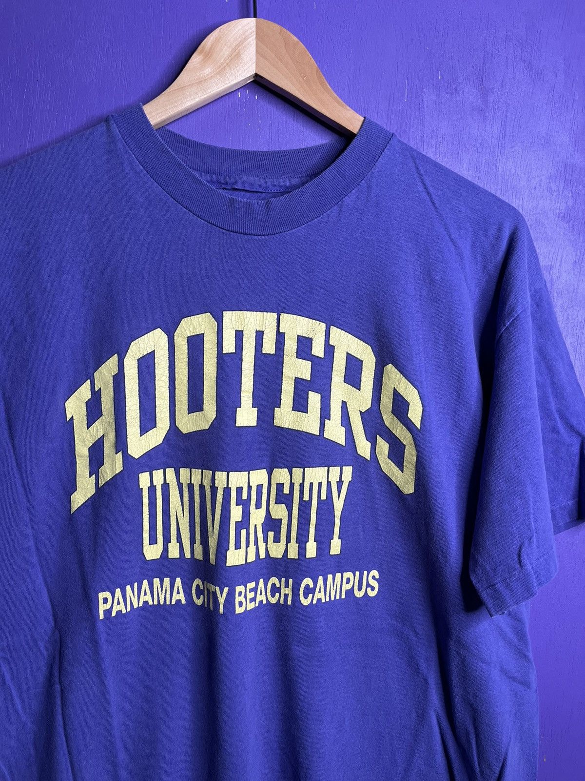 Vintage Vintage 90s Hooters university Panama City t-shirt Size US XL / EU 56 / 4 - 3 Thumbnail