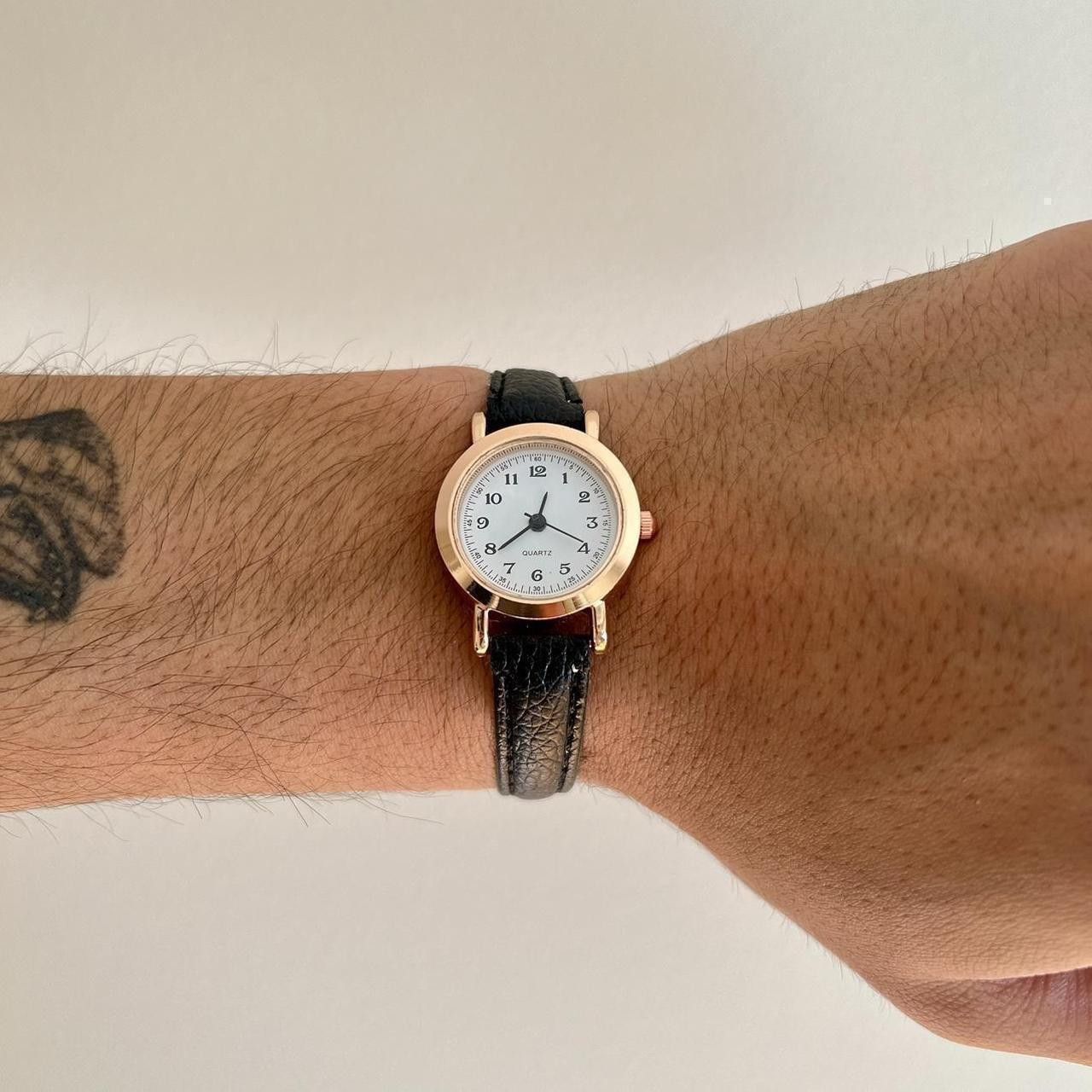 Vintage y2k vintage style round black leather quartz luxury watch Size ONE SIZE - 4 Thumbnail
